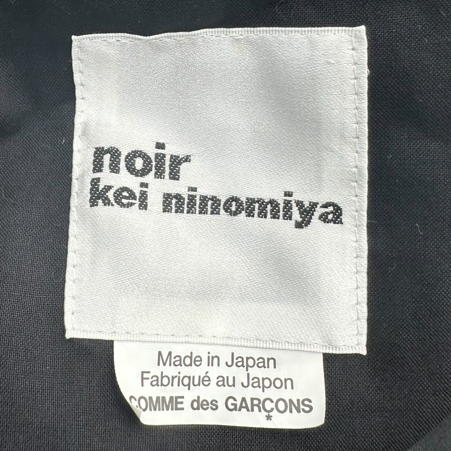 noir kei ninomiya(ノワールケイニノミヤ) 22AW Logo Satin Tote Bag ロゴ サテン トート バッグ 3I-K 202 ブラック×ホワイト コムデギャルソン