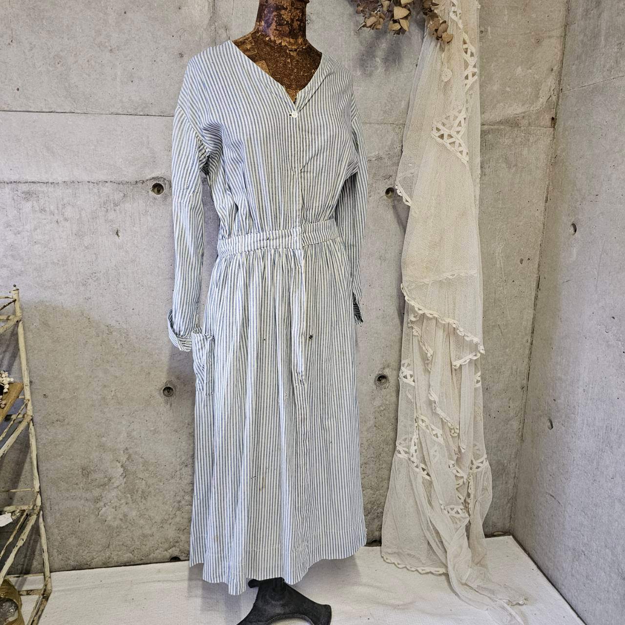 Euro antique(ヨーロッパアンティーク) 20's~ frenchcuffs cotton gather stripe onepiece フレンチカフスのコットンギャザーロングワンピース 表記無し(M~L程度) / 細かなダメージ有 ブルー×ホワイト
