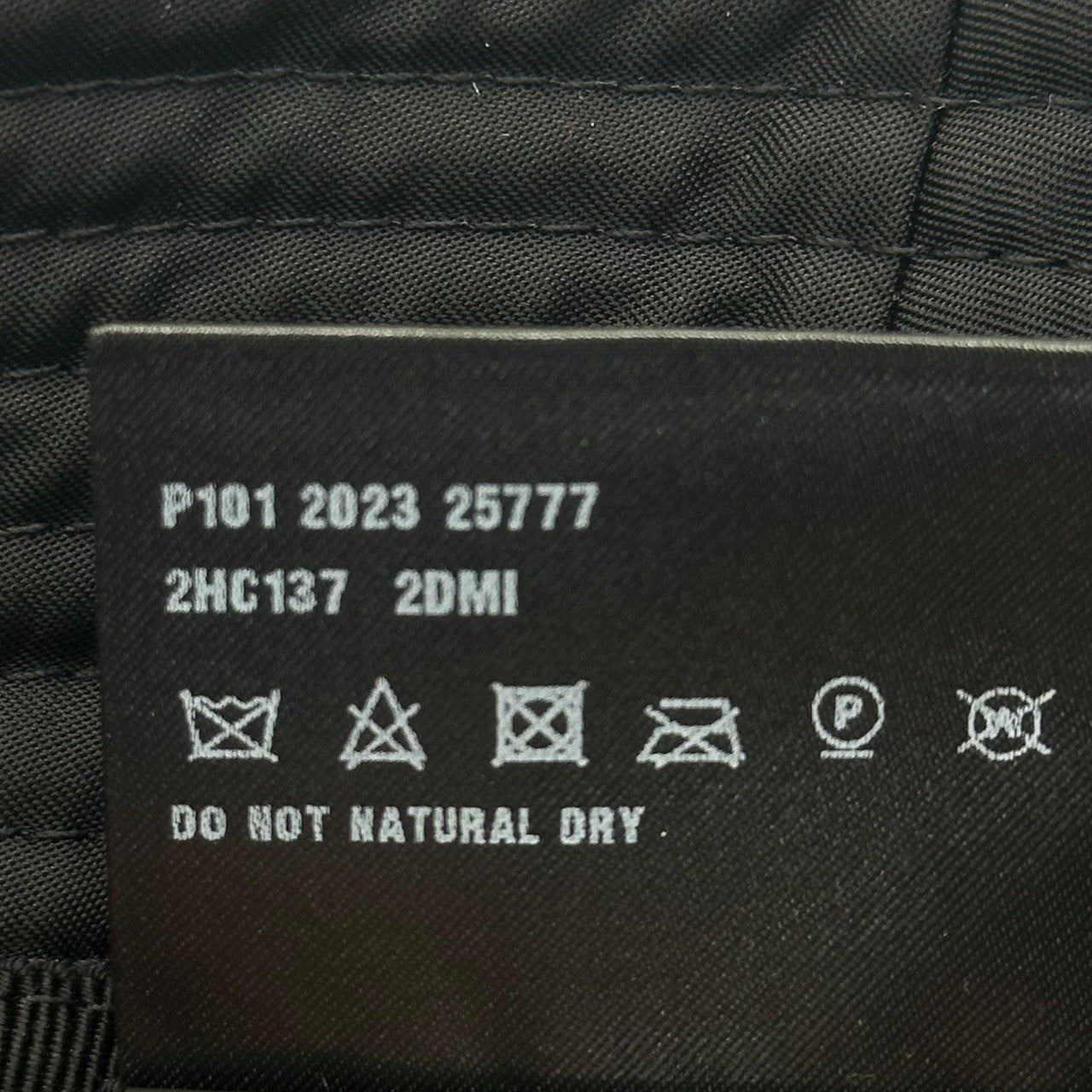 PRADA(プラダ) 2023 "RE-NYLON" Triangle Logo Bucket Hat トライアングル ロゴ リナイロン バケット ハット 2HC137 M ブラック 帽子