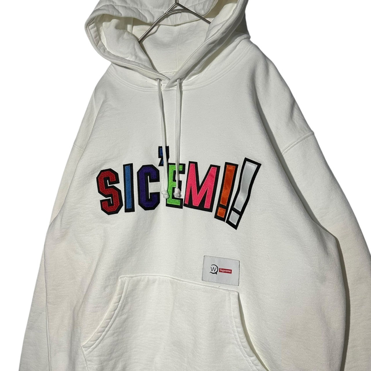 SUPREME×WTAPS(シュプリーム×ダブルタップス) 21AW Sic’em! Hooded Sweatshirt ロゴ プルオーバー フーディ M ホワイト パーカー コラボ