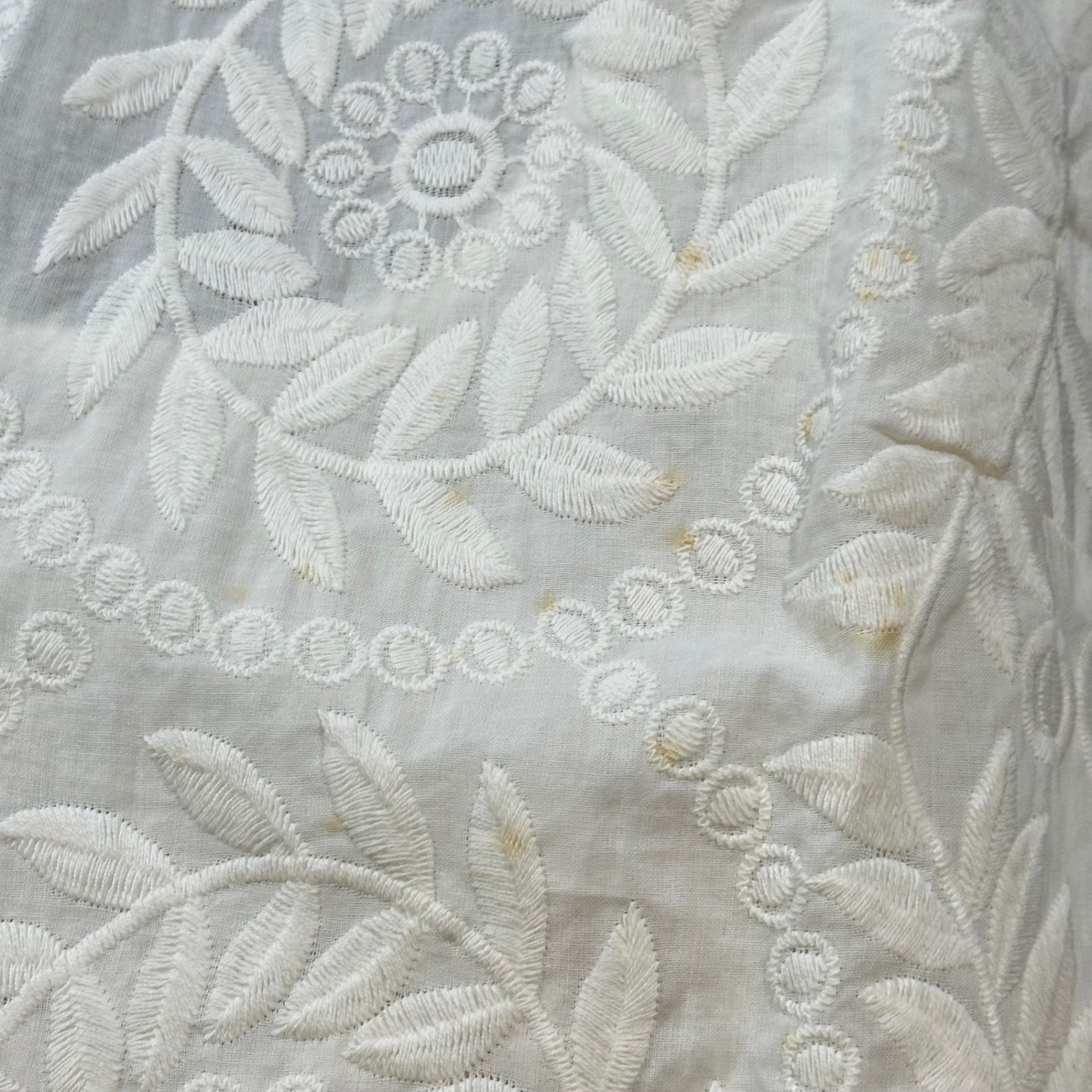 Euro vintage(ヨーロッパヴィンテージ) 70's~white embroidered frill high neck open back design blouse バックリボンデザインの総刺繍デザインブラウス Lサイズ程度 ホワイト