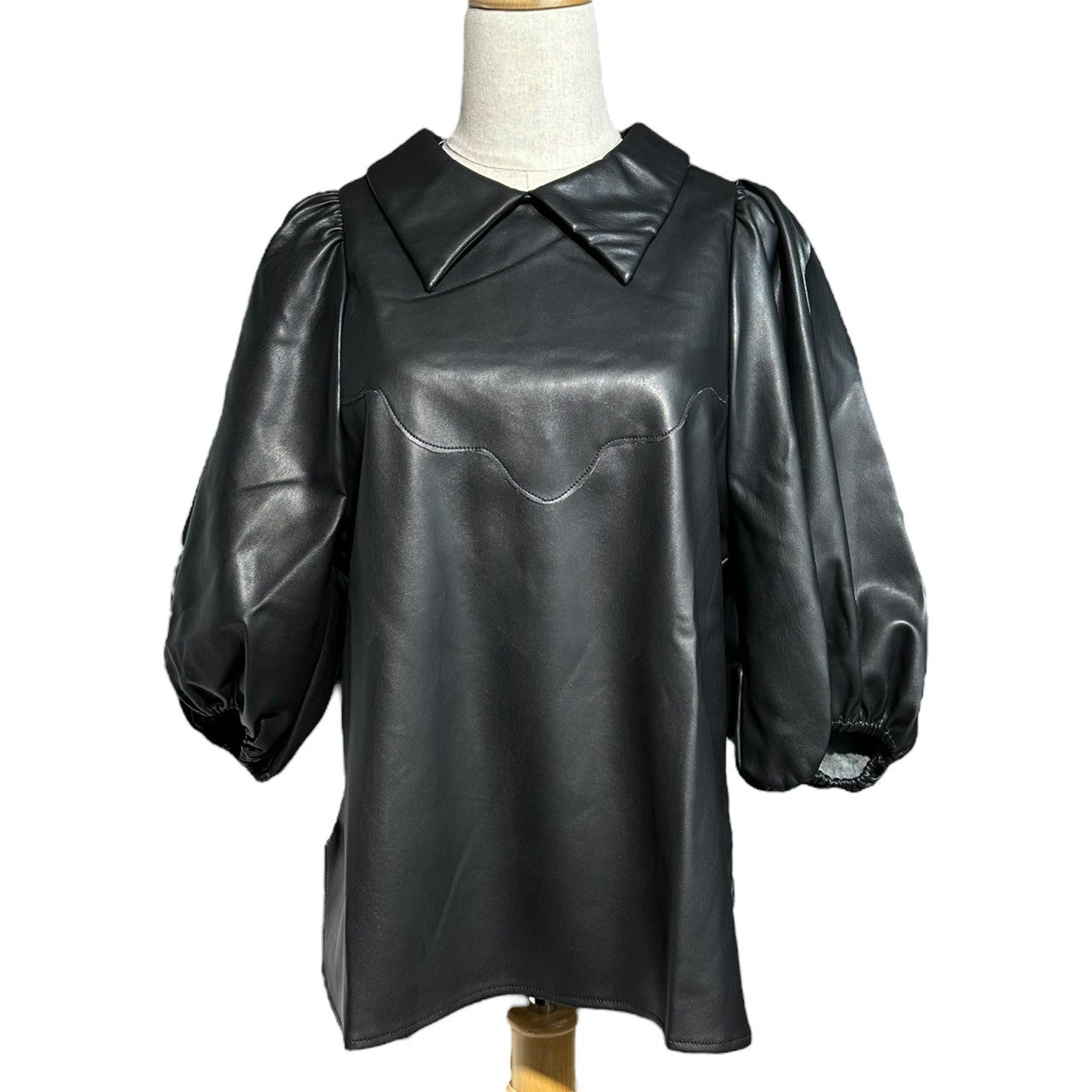 RhodolirioN(ロドリリオン) 22AW Puff Sleeve Shirt - Synthetic Leather パフスリーブ シャツ ブラウス シンセティック レザー LN868 1 ブラック RhodolirioN(ロドリリオン) 22AW Puff Sleeve Shirt - Synthetic