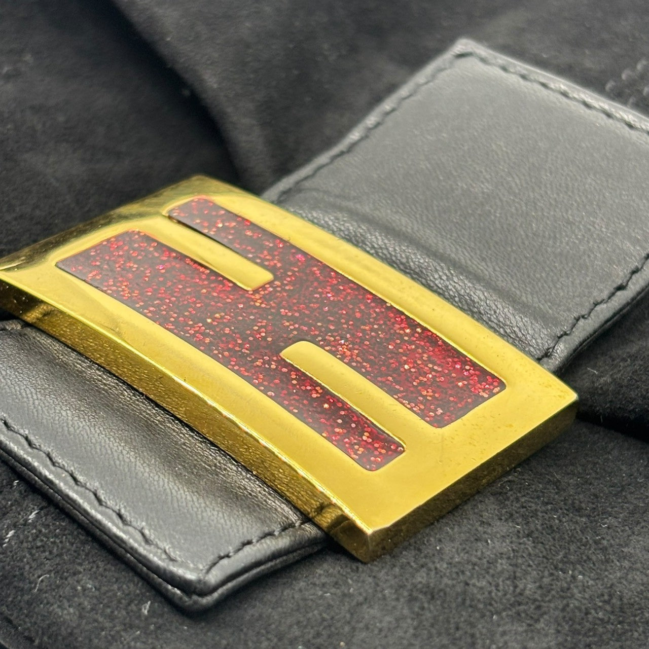 FENDI(フェンディ) Vintage Red glitter finish Suede Mamma Baguette ヴィンテージ 赤 ラメ 加工 スウェード マンマバゲット ショルダーバッグ 2354/26325/009 ブラック×ゴールド×レッド
