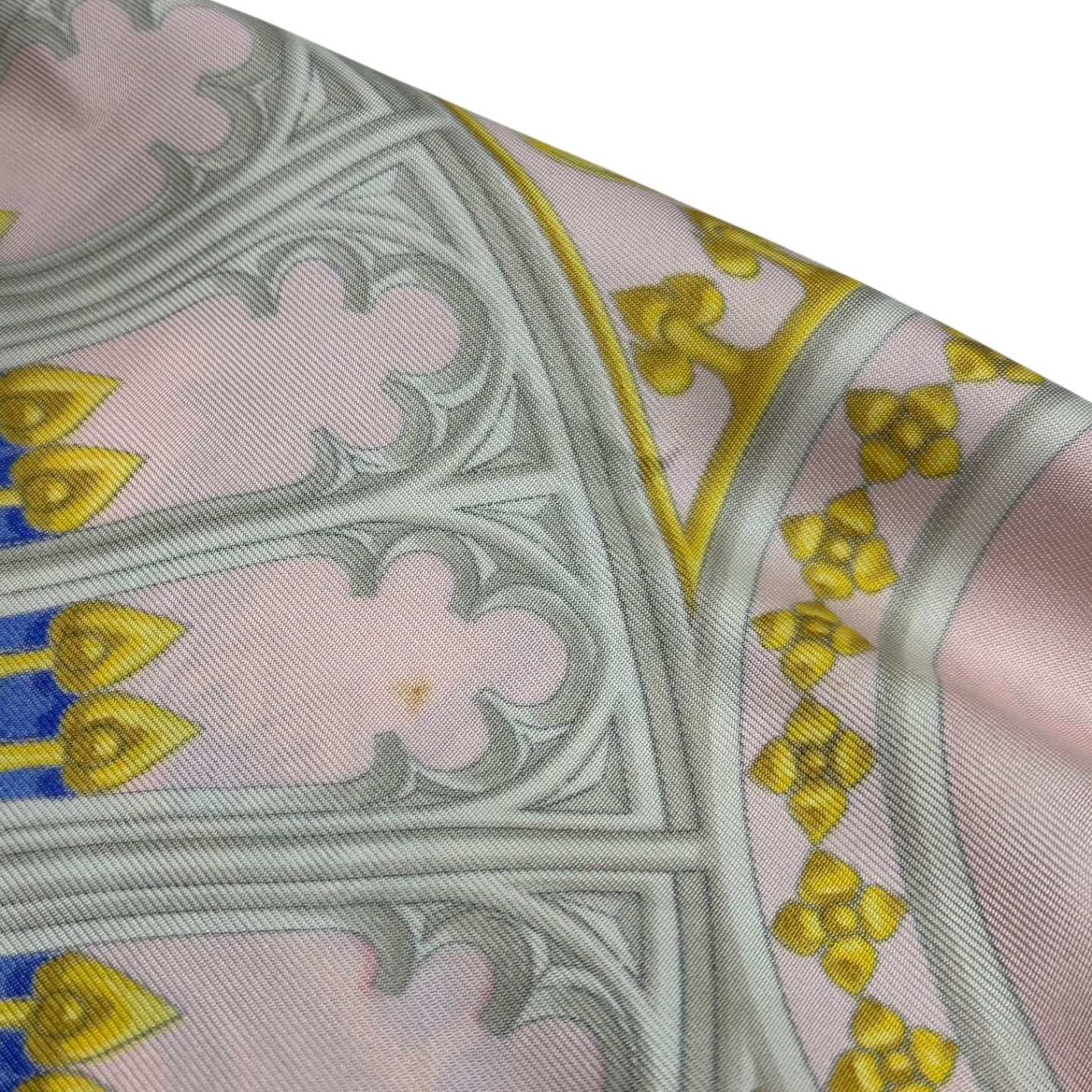 HERMES(エルメス) Carres 90 ”PAR MEFSIRE ANTOINE DE PLVVINEL” カレ 90 ピンク シルク スカーフ BRITISH HERALDRY