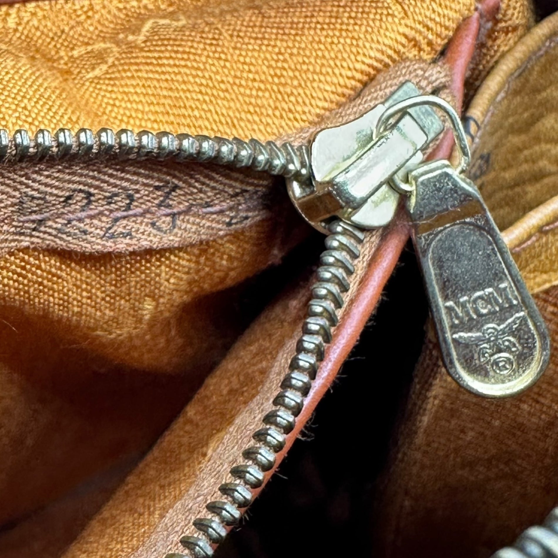 MCM(エムシーエム) Monogram Mini Boston Bag モノグラム ミニ ボストン バッグ ブラウン ハンド