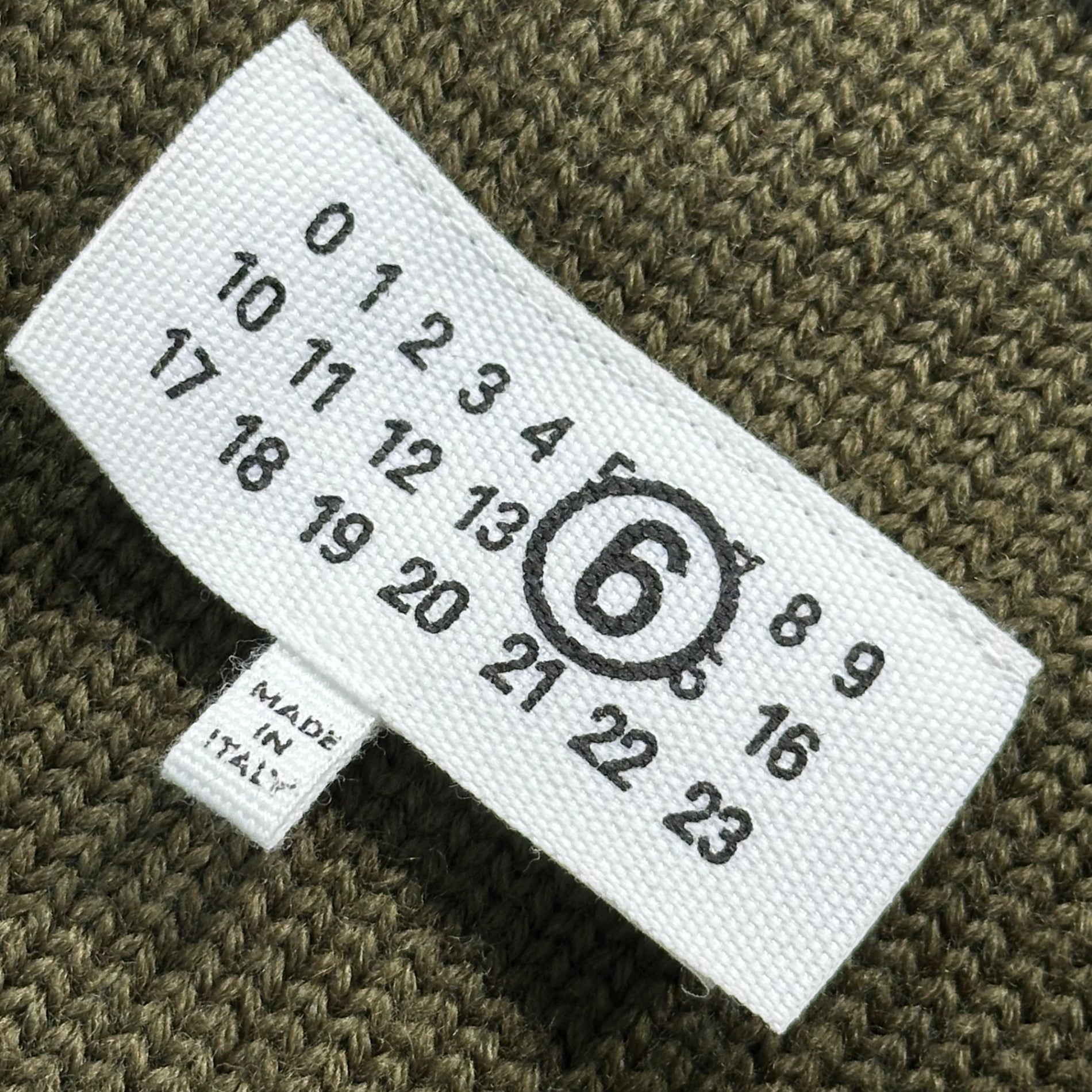 MM6 Maison Margiela(エムエムシックス) 24SS Sleeveless knitted dress ノースリーブ ニット ドレス ベスト S52DA0044 M13044 S カーキ 男性着用可能 男性サイズ：XS