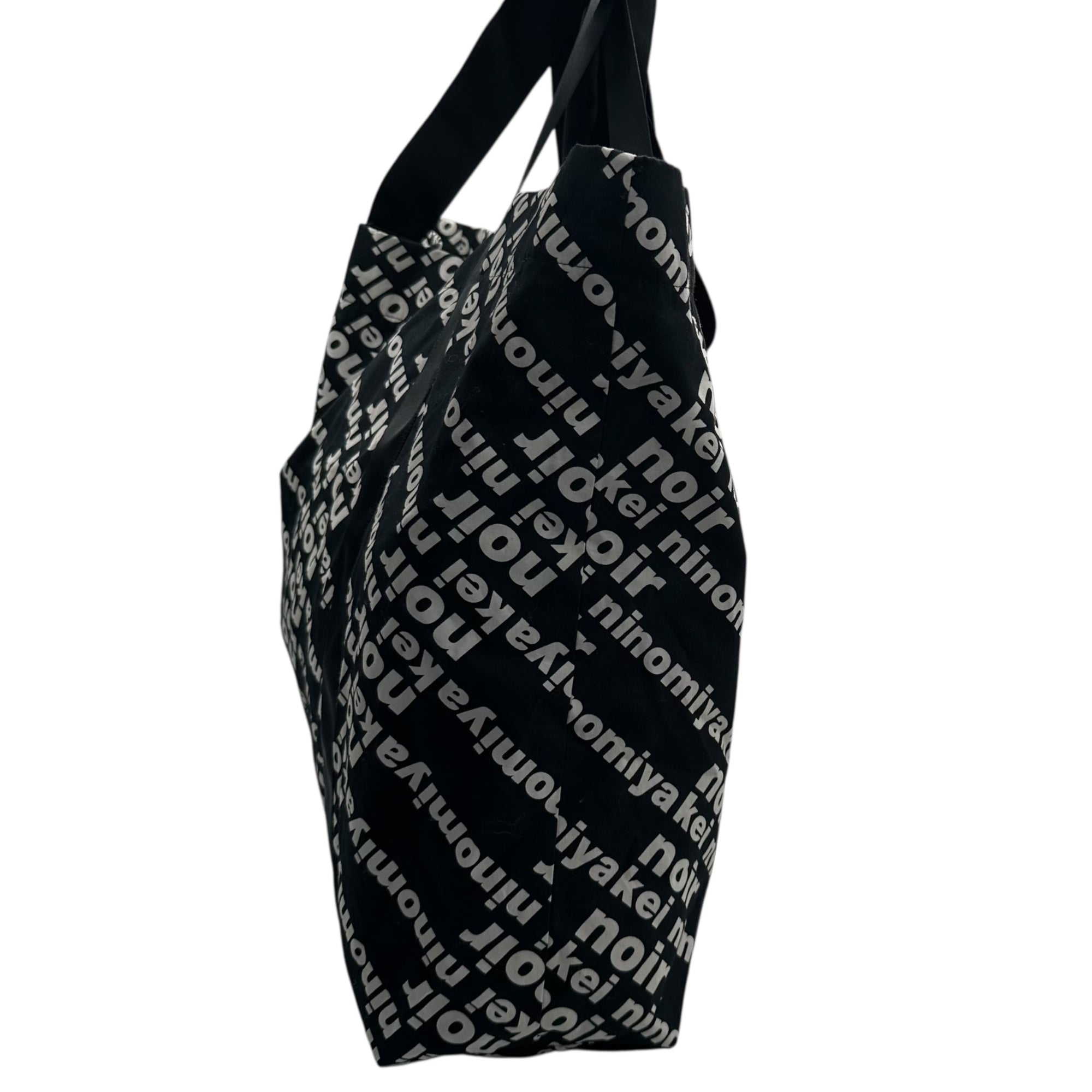 noir kei ninomiya(ノワールケイニノミヤ) 22AW Logo Satin Tote Bag ロゴ サテン トート バッグ 3I-K 202 ブラック×ホワイト コムデギャルソン
