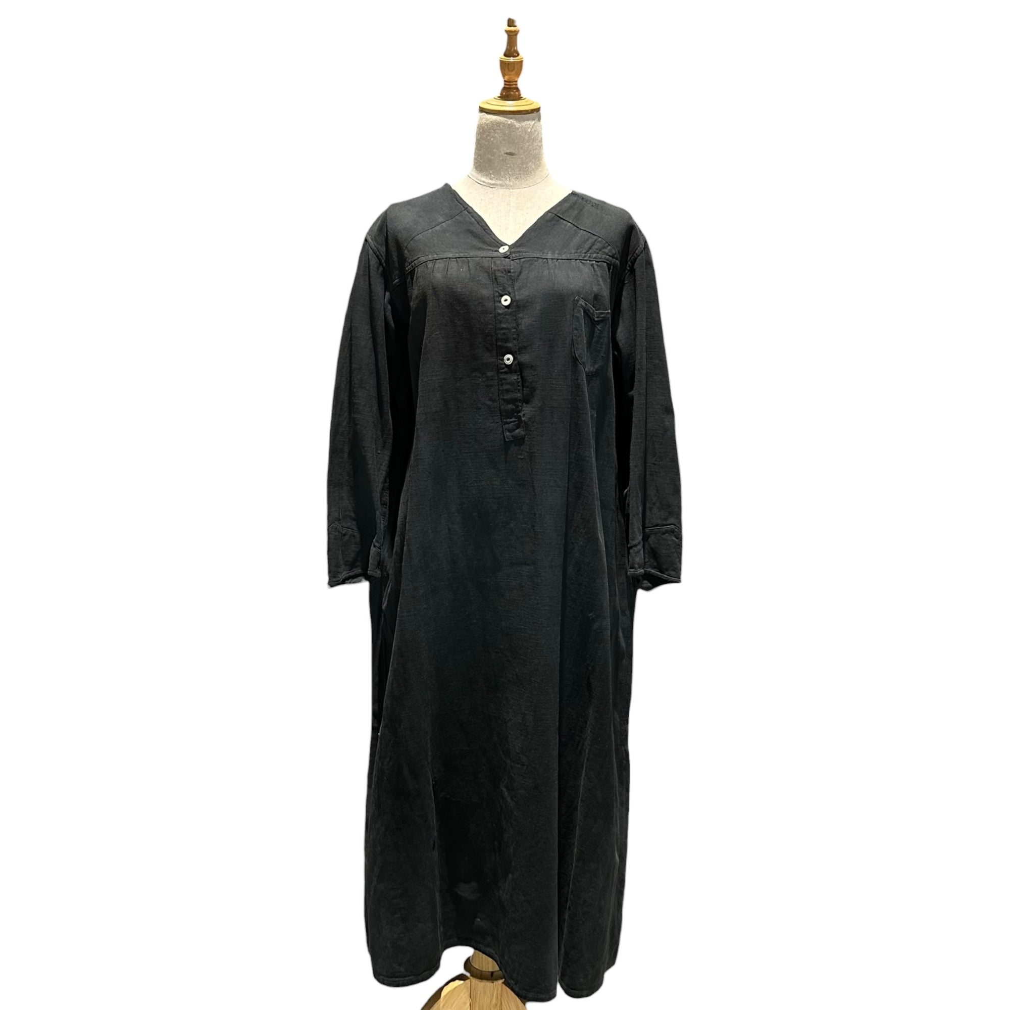 Euro vintage(ヨーロッパヴィンテージ) 30’~40's small pocket and v-neck cotton nighty/dress 表記無し(Lサイズ程度) ブラック/後染め加工 所々に染み/リペア跡あり