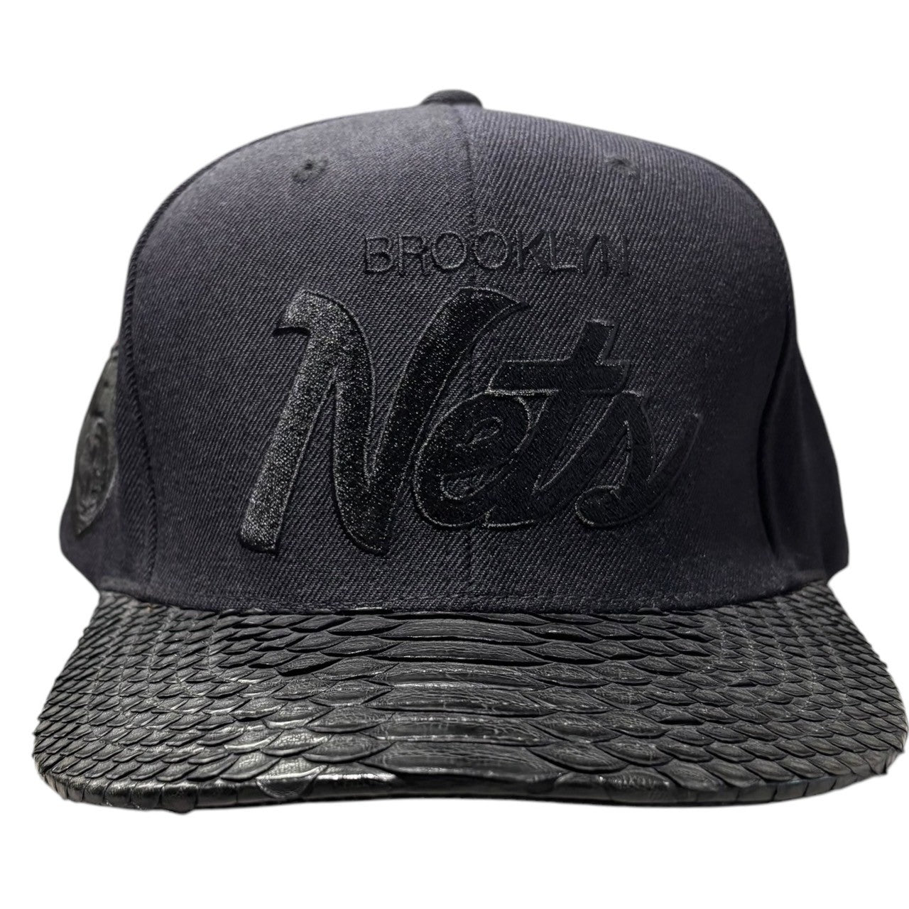 JUST DON×MITCHELL & NESS(ジャストドン×ミッチェルアンドネス) RSVP DALLERY ”BROOKLYN NETS” スナップバック キャップ パイソン レザー ブラック ブラック 帽子 コラボ 限定 NBA