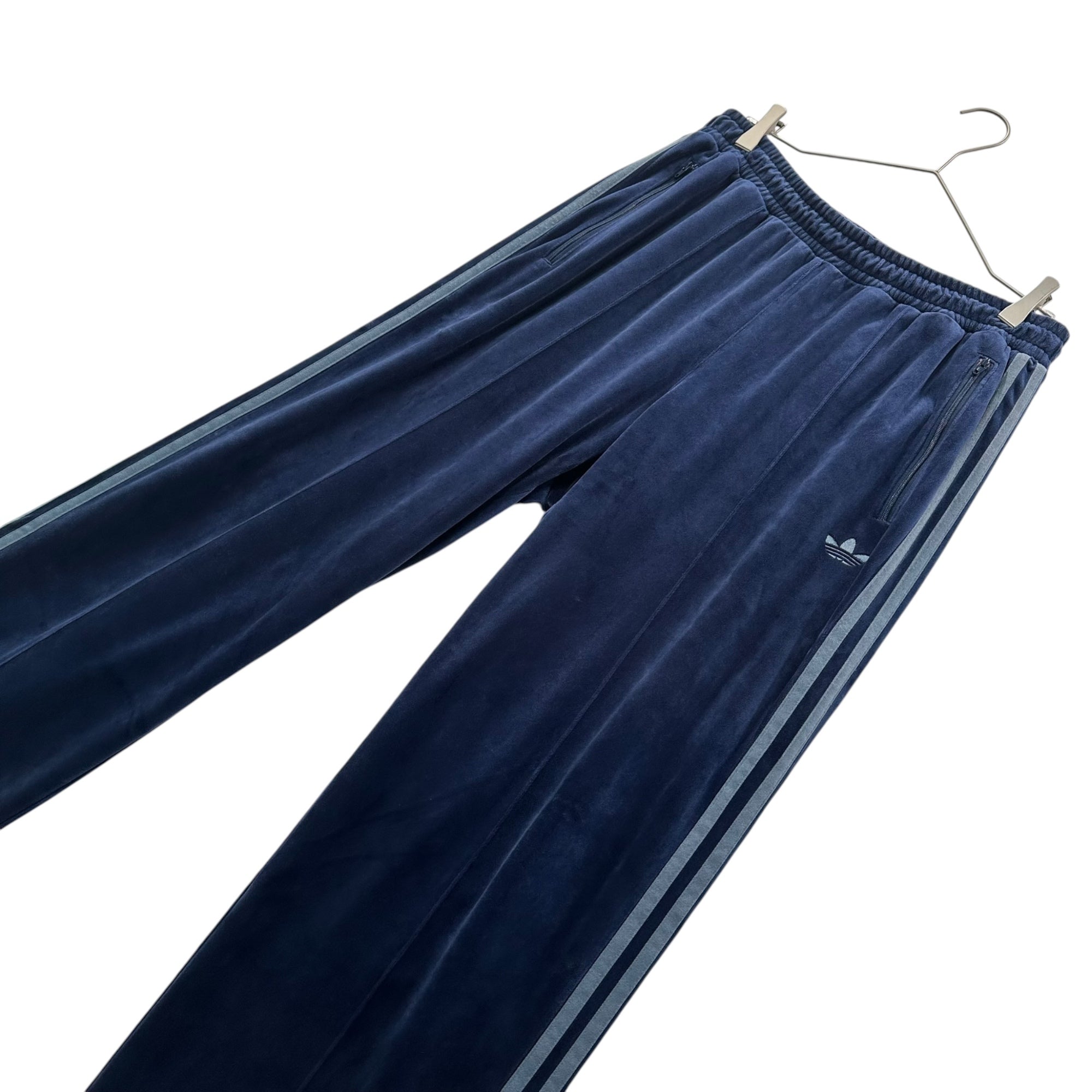 adidas(アディダス) CLASSIC VELOUR TRACKPANT NIGHT INDIGO クラシック ベロア トラック パンツ JM2266 L ネイビー ジャージ