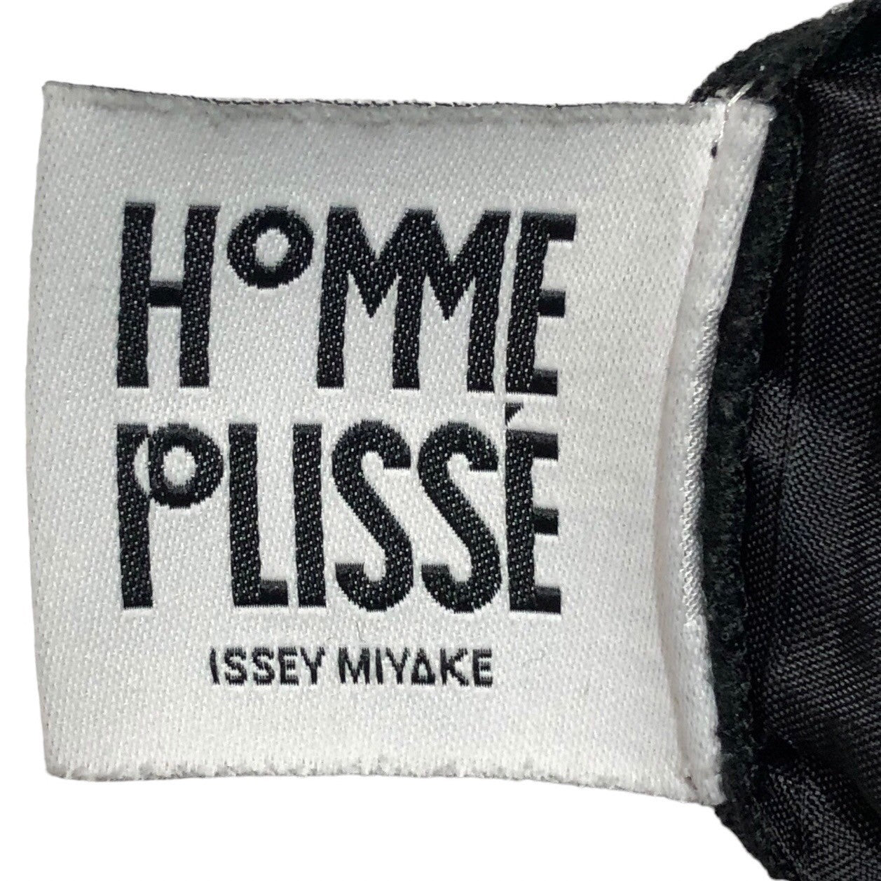 HOMME PLISSE ISSEY MIYAKE(オムプリッセイッセイミヤケ) Erased pleated tapered cropped  pants 消しプリーツテーパードクロップドパンツ HP91JF103 1(S程度) ブラック 完売品