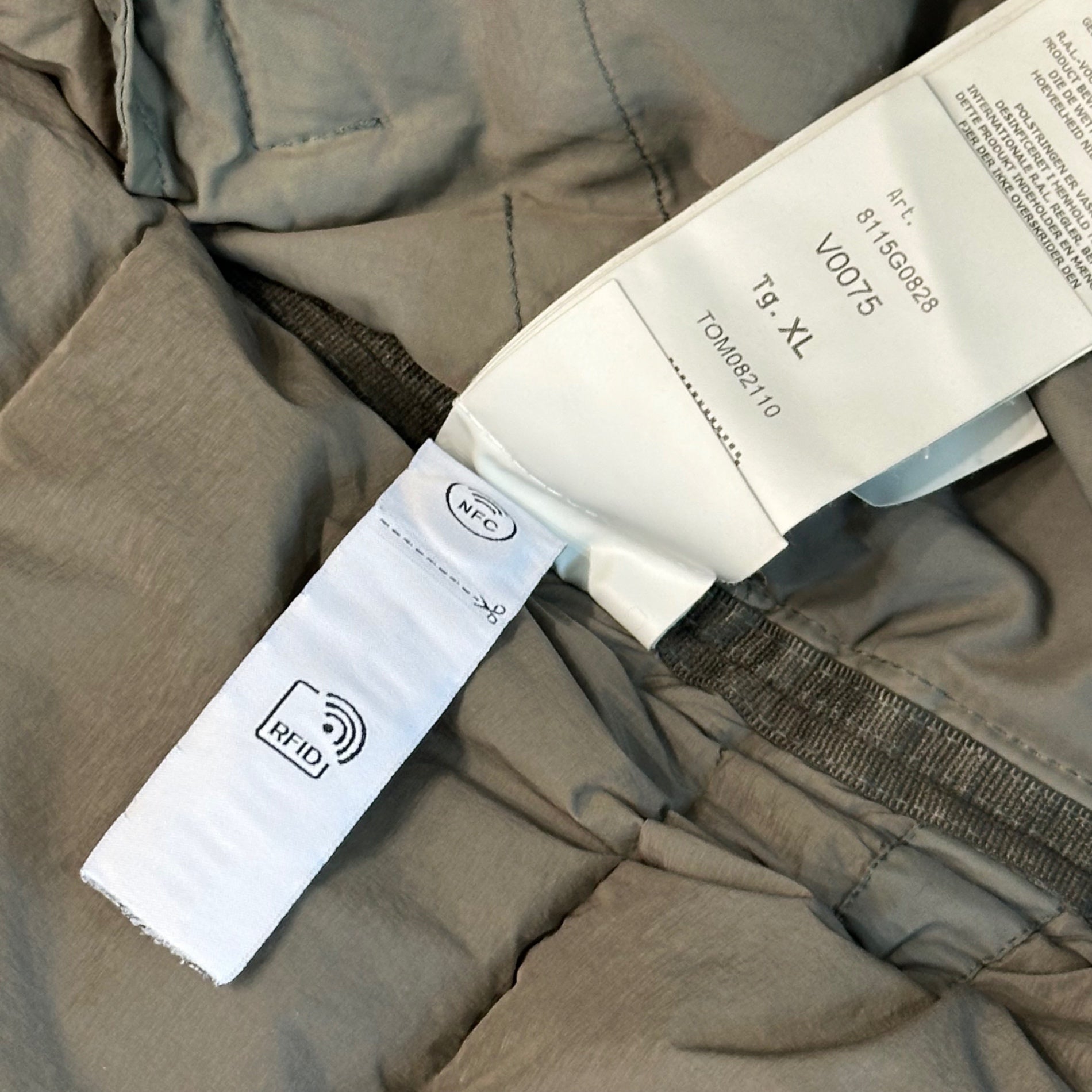 STONE ISLAND(ストーンアイランド) 24AW SEAMLESS TUNNEL NYLON DOWN -TC シームレス タンネル ナイロン ダウン ベスト 8115G0828 XL カーキ