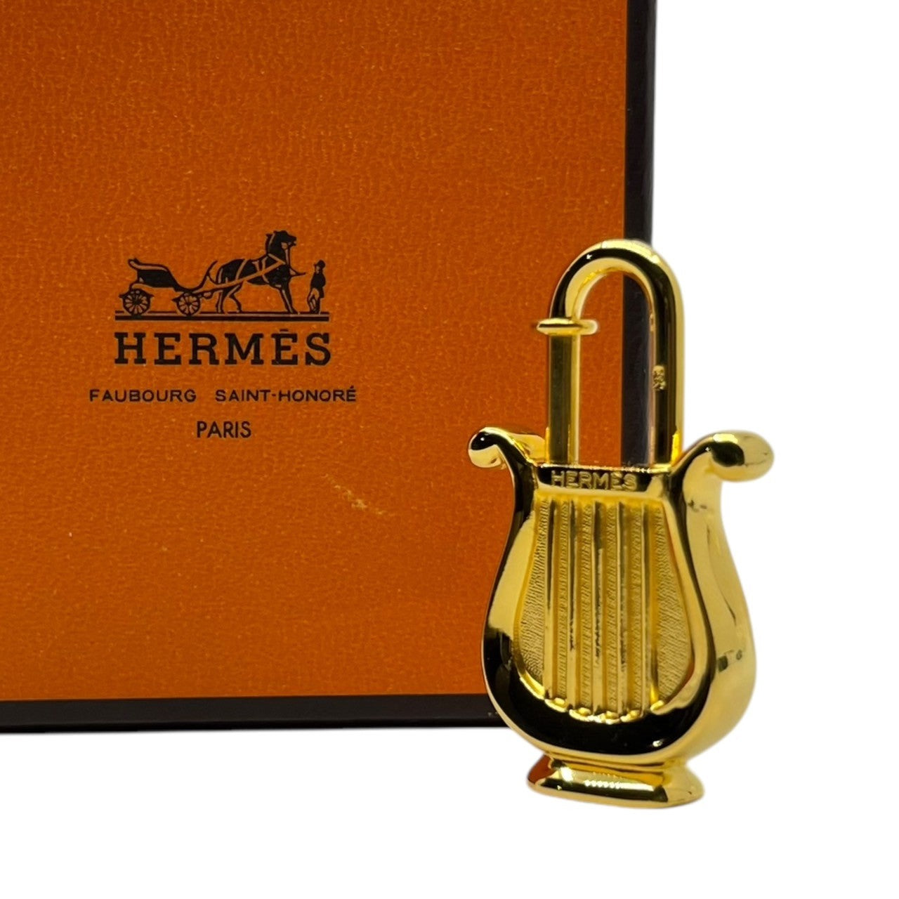 HERMES(エルメス) 1996年限定 La Musique Harp Cadena Charm ハープ カデナ チャーム 年間テーマ 「la Musique」 音楽 ゴールド 箱付 ペンダントトップにも