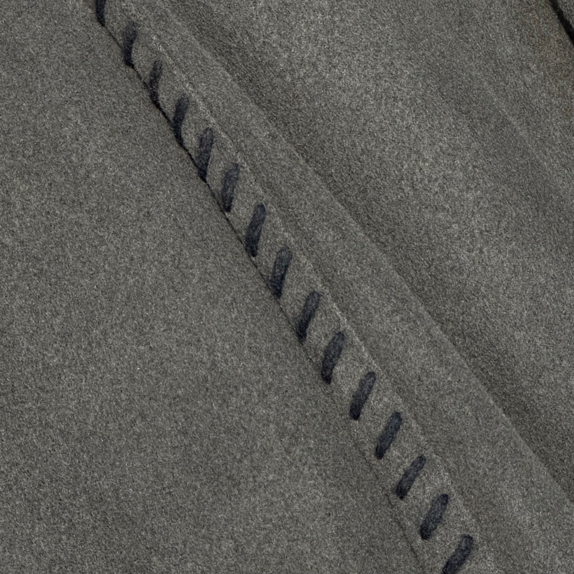 ISSEY MIYAKE(イッセイミヤケ) Wild Stitch Wide Wool Poncho Cape ワイルドステッチ ワイド ウール ポンチョ マント ME33AD014 FREE チャコールグレー