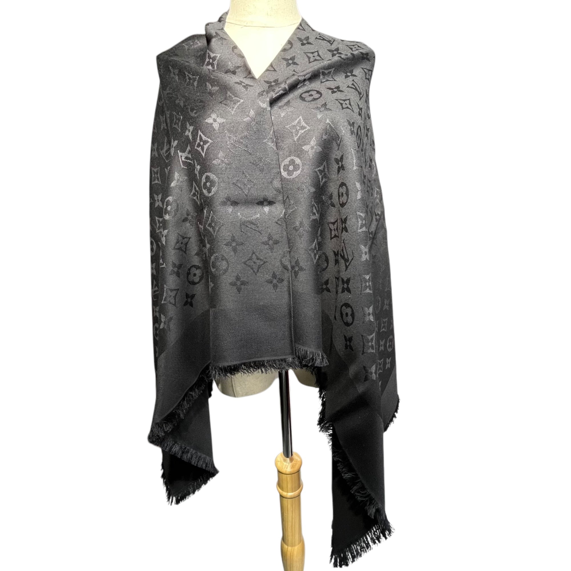 LOUIS VUITTON(ルイヴィトン) Shawl monogram ショール･モノグラム M71329 ブラック ストール シルク スカーフ 箱付