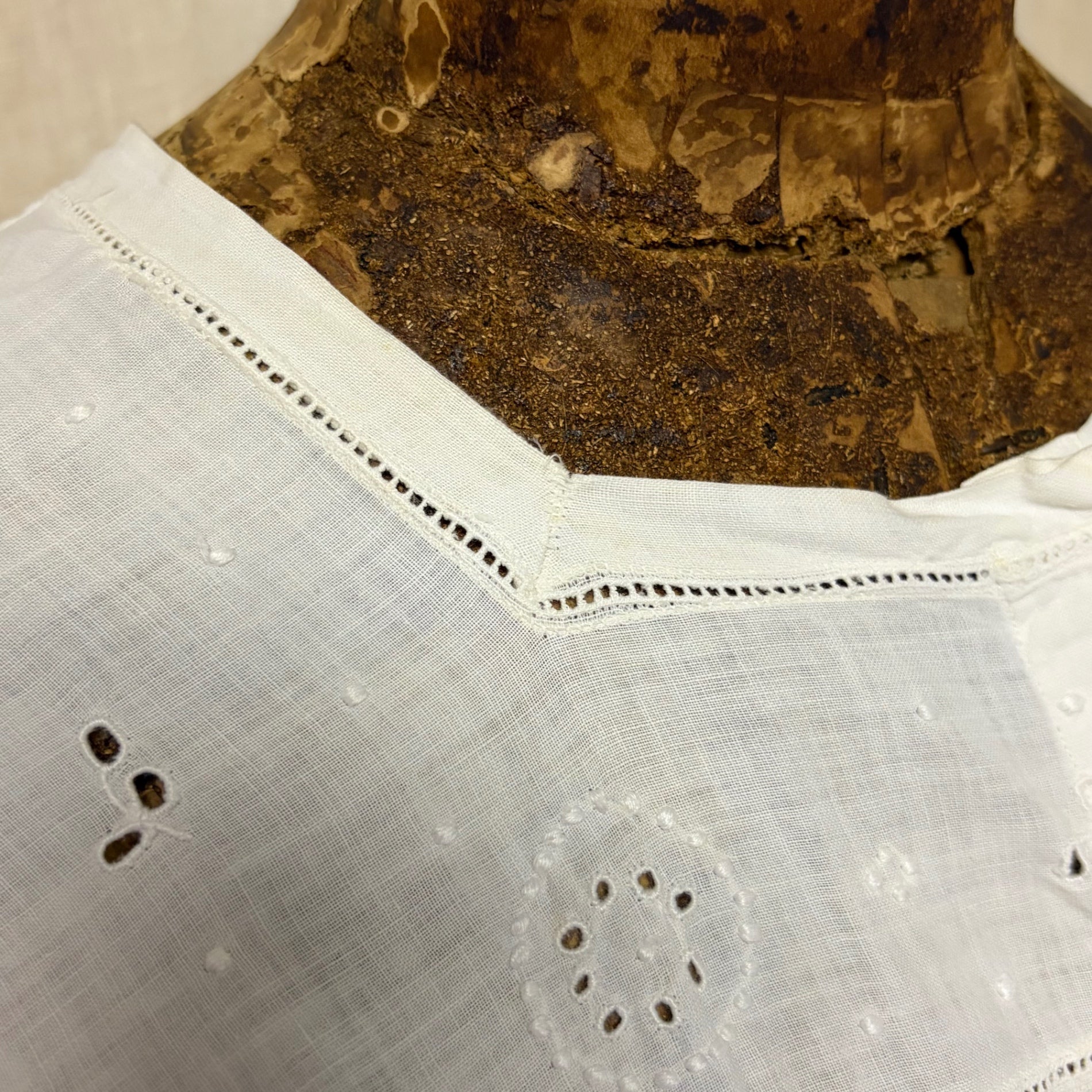 Euro vintage(ヨーロッパヴィンテージ) 30~40's ivory cotton square neck with floral cutwork knighty フローラルカットワークレースのコットンナイティドレス ワンピース 表記無し(M~L程度) アイボリー