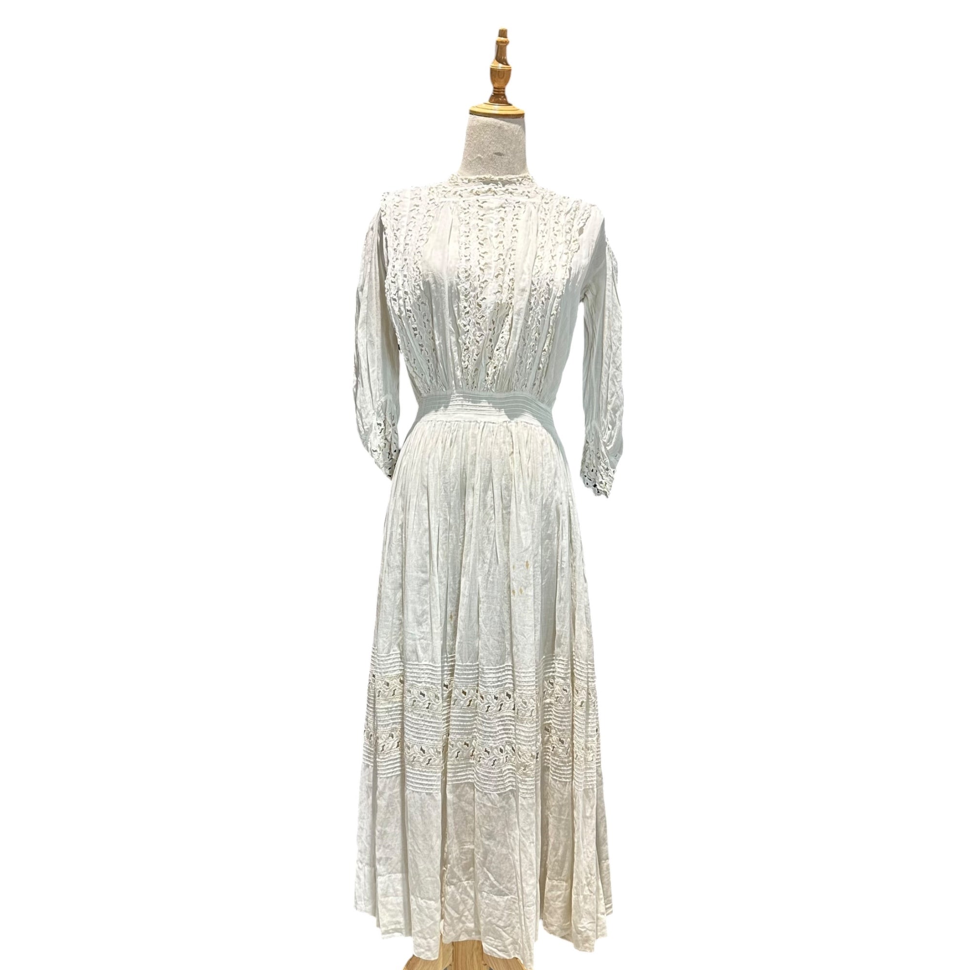 Euro antique(ヨーロッパアンティーク) cotton lace long dress onepiece コットンの七分袖のドレス ワンピース 肩幅約37cm,ウエスト約52㎝/全体的にダメージ有 ホワイト