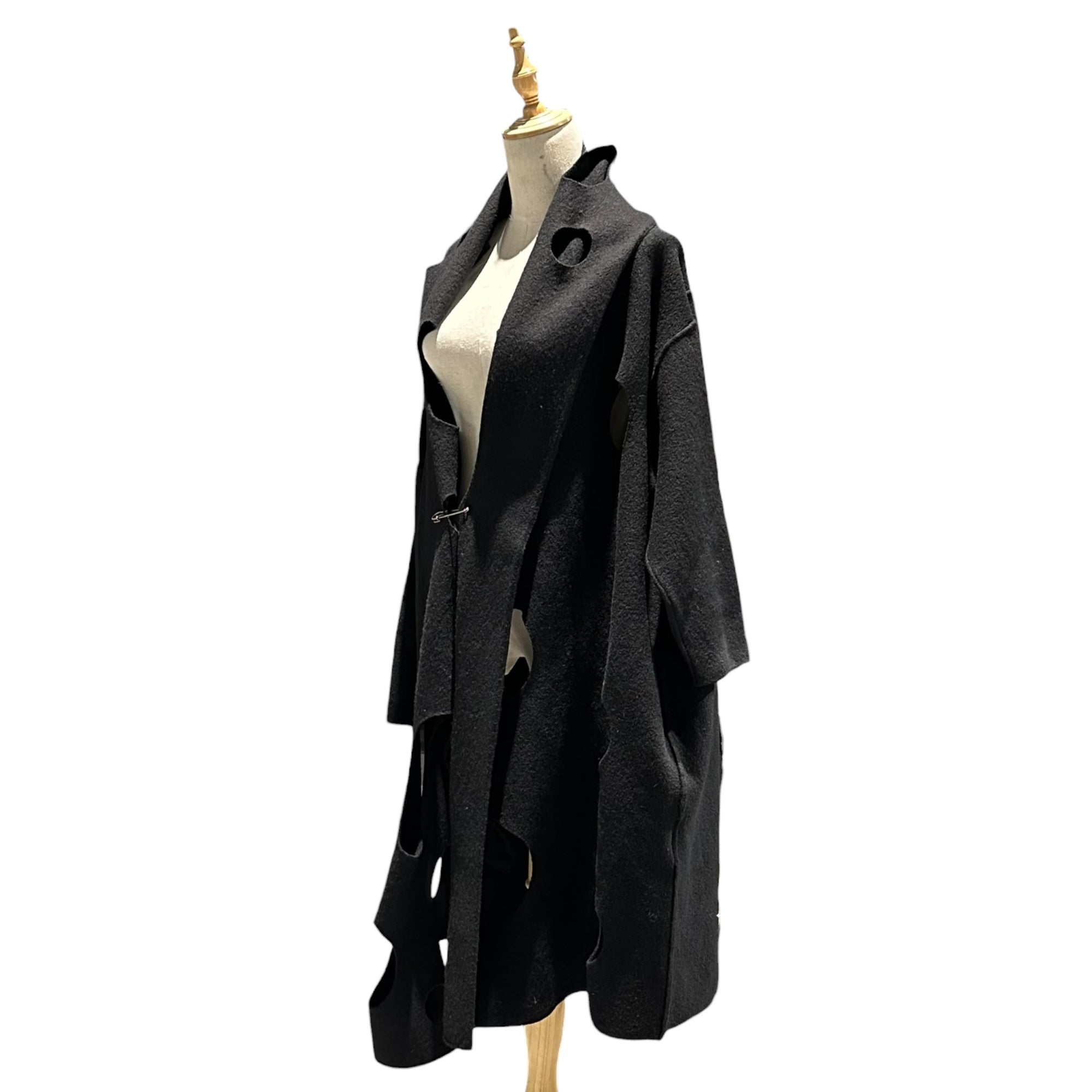 COMME des GARCONS(コムデギャルソン) 2002SS Cut-Out Wool Cape 穴あき ウール ケープ GE-N004 FREE ブラック AD2001 ガウン ジャケット コート ニット