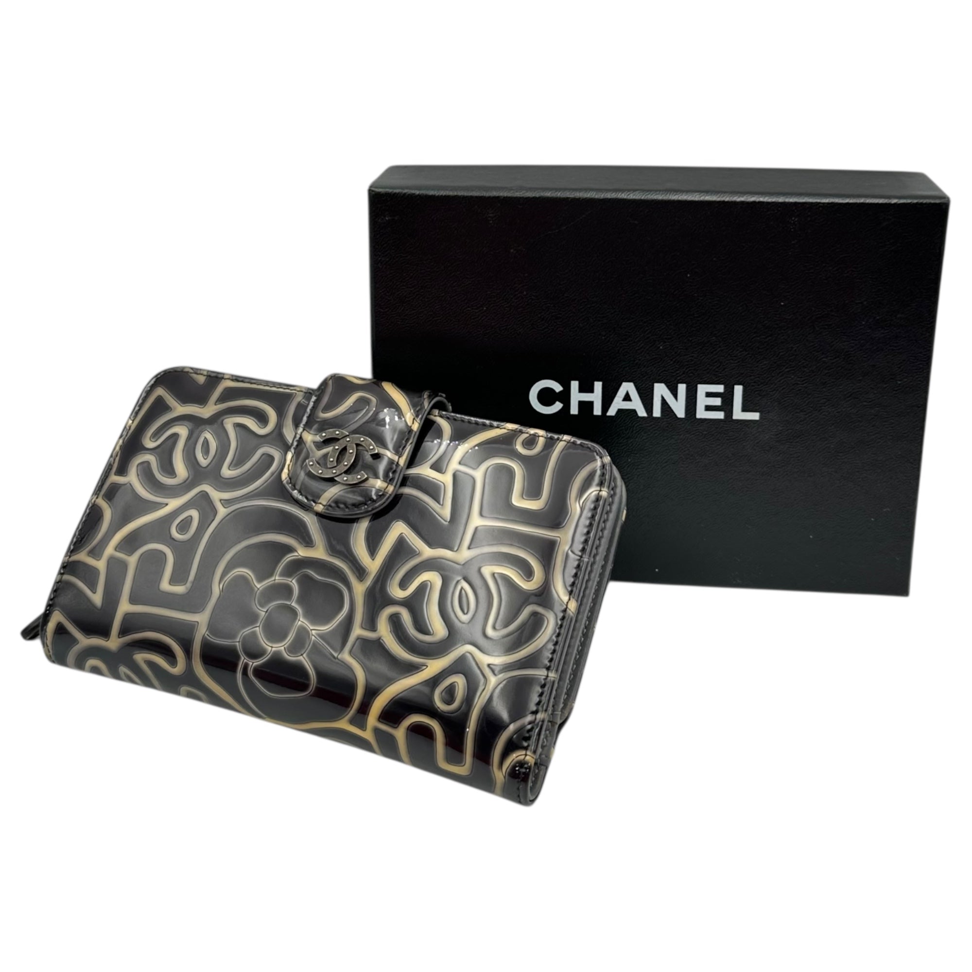 CHANEL(シャネル) Camellia Coco Mark Enamel Leather Bifold Wallet カメリア ココマーク エナメルレザー 2つ折り財布 ブラック×ベージュ