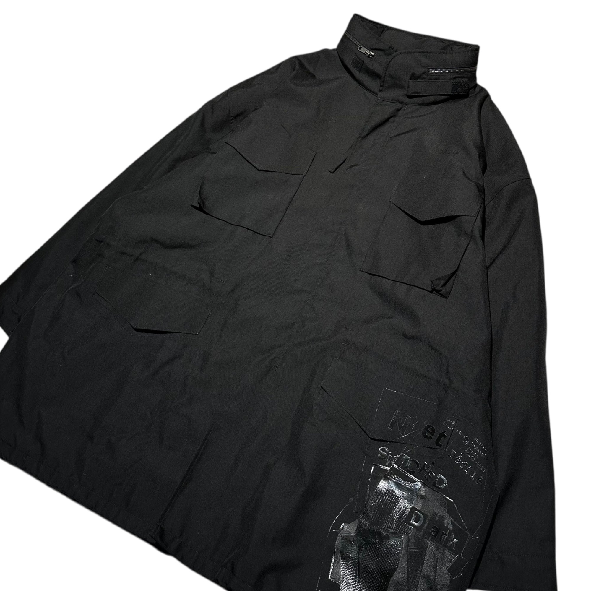 【SALE対象外】MAISON MARGIELA(メゾンマルジェラ) 24SS INVITATION ZIP COAT インビテーション ジップ コート S51AM0489 42 ブラック プリント モッズ ミリタリー コート