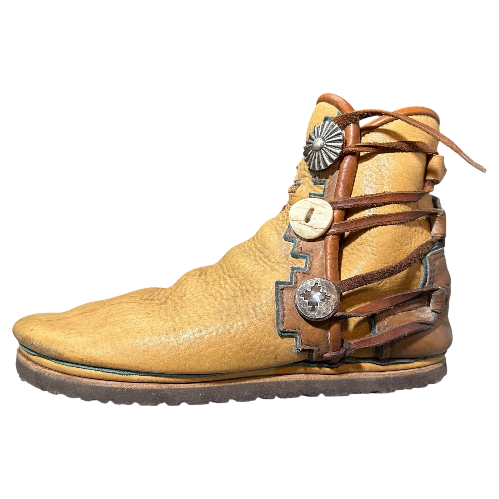 RON BOYD × BEAMS PLUS(ロンボイド × ビームスプラス) Concho Custom Moccasin Boots コンチョ カスタム モカシン ブーツ アメリカンヒッピー 27～27.5cm程度 ベージュ×ブラウン INDIAN JEWELRY Fair限定 ロンボイド氏ハンドメイド レザー