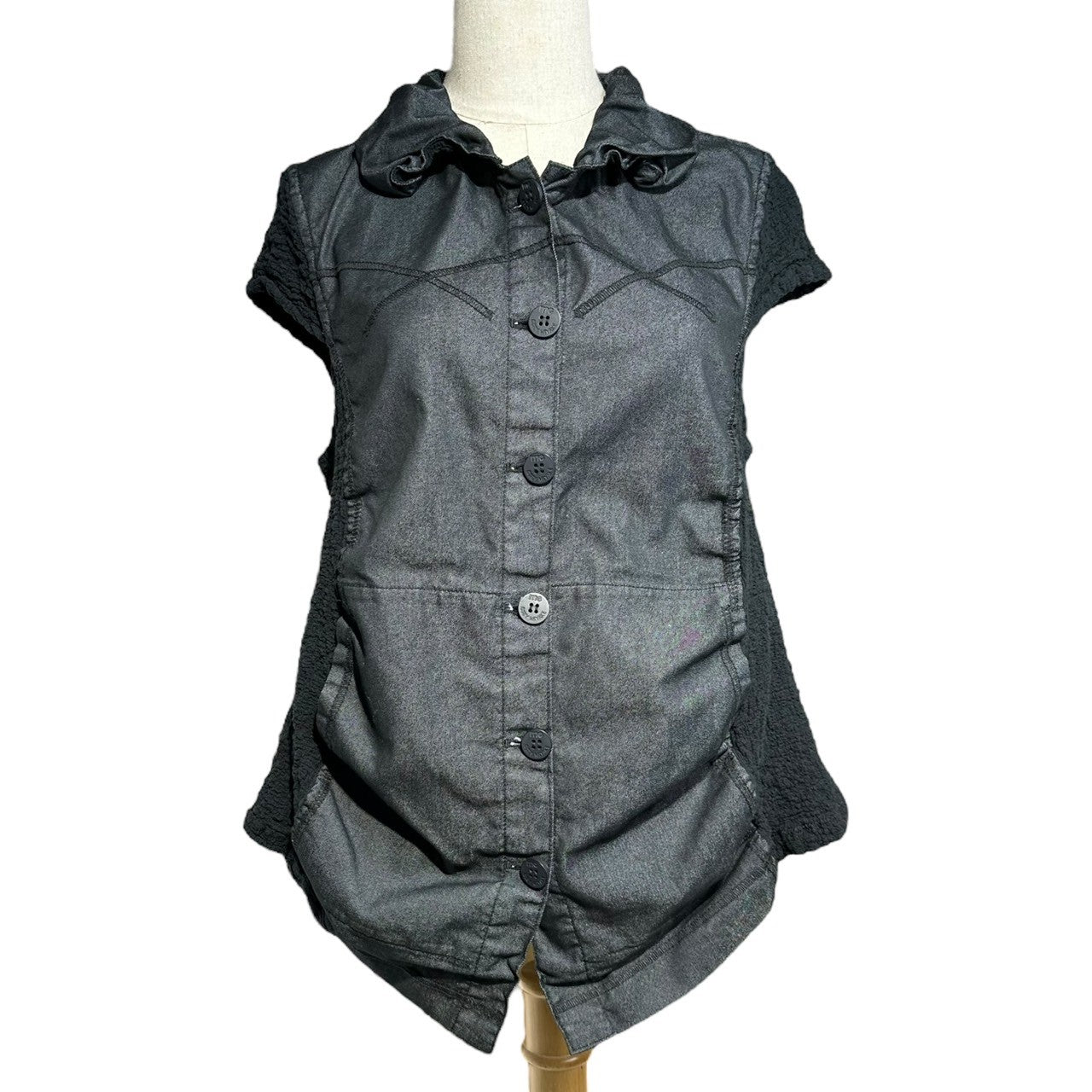 me ISSEY MIYAKE(ミーイッセイミヤケ) Side pleated denim vest サイド プリーツ 切替 デニム ベスト MI51FE292 FREE ブラック