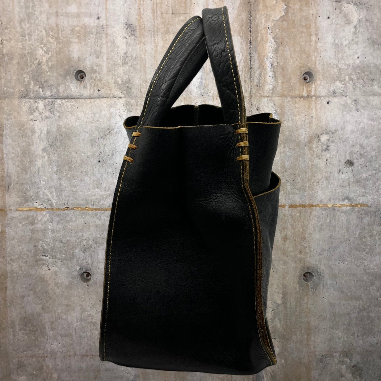 i.s. ISSEY MIYAKE(アイエス イッセイミヤケ) 80's leather triangle  tote bag/レザートートバッグ IS33-AG005 ブラック 厚手　IS 80s