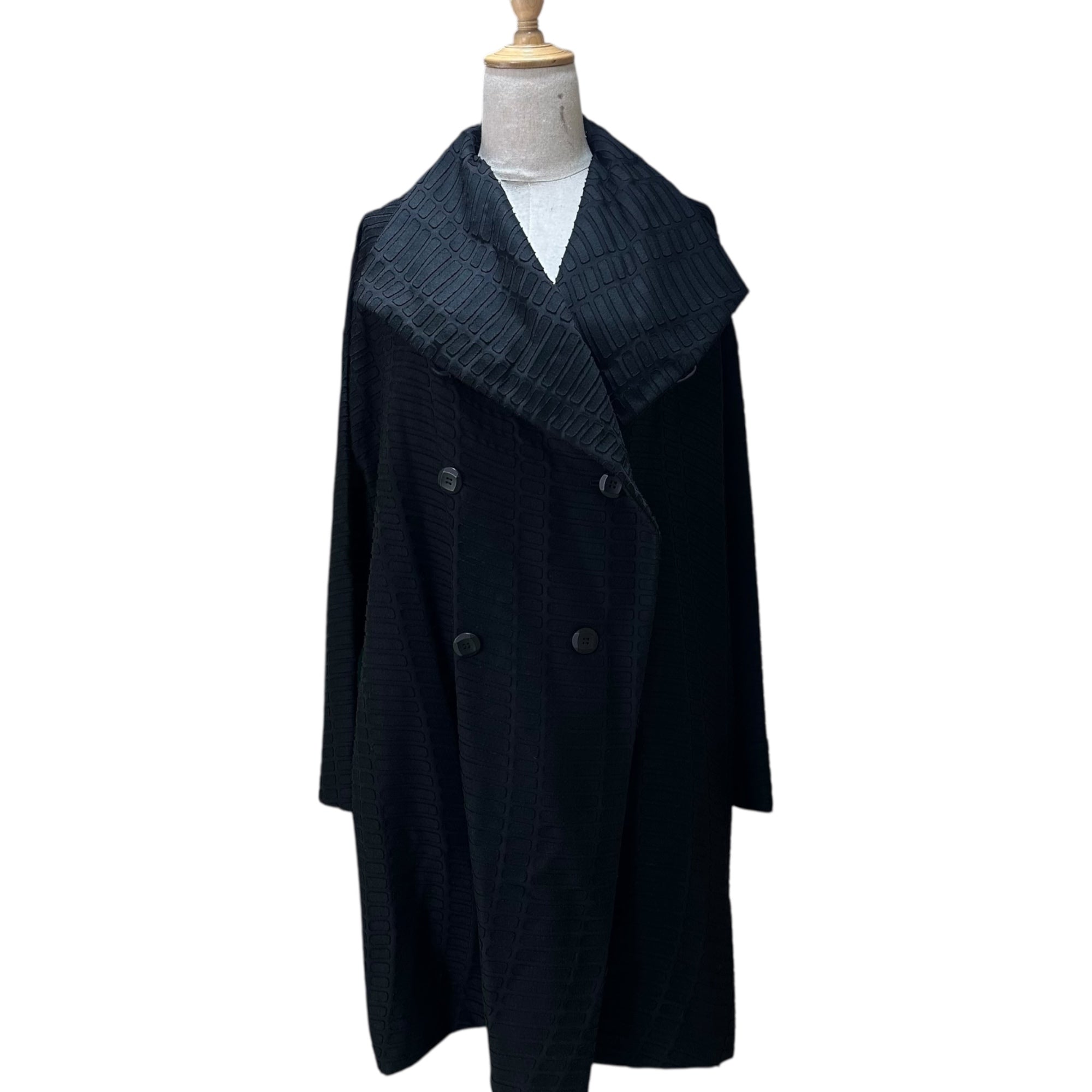 ISSEY MIYAKE(イッセイミヤケ) 17AW Wave Pattern Double Polyester Coat ウェーブ パターン ダブル ポリエステル コート IM74FD515 2(M程度) ブラック コレクション着用モデル メンズ着用可