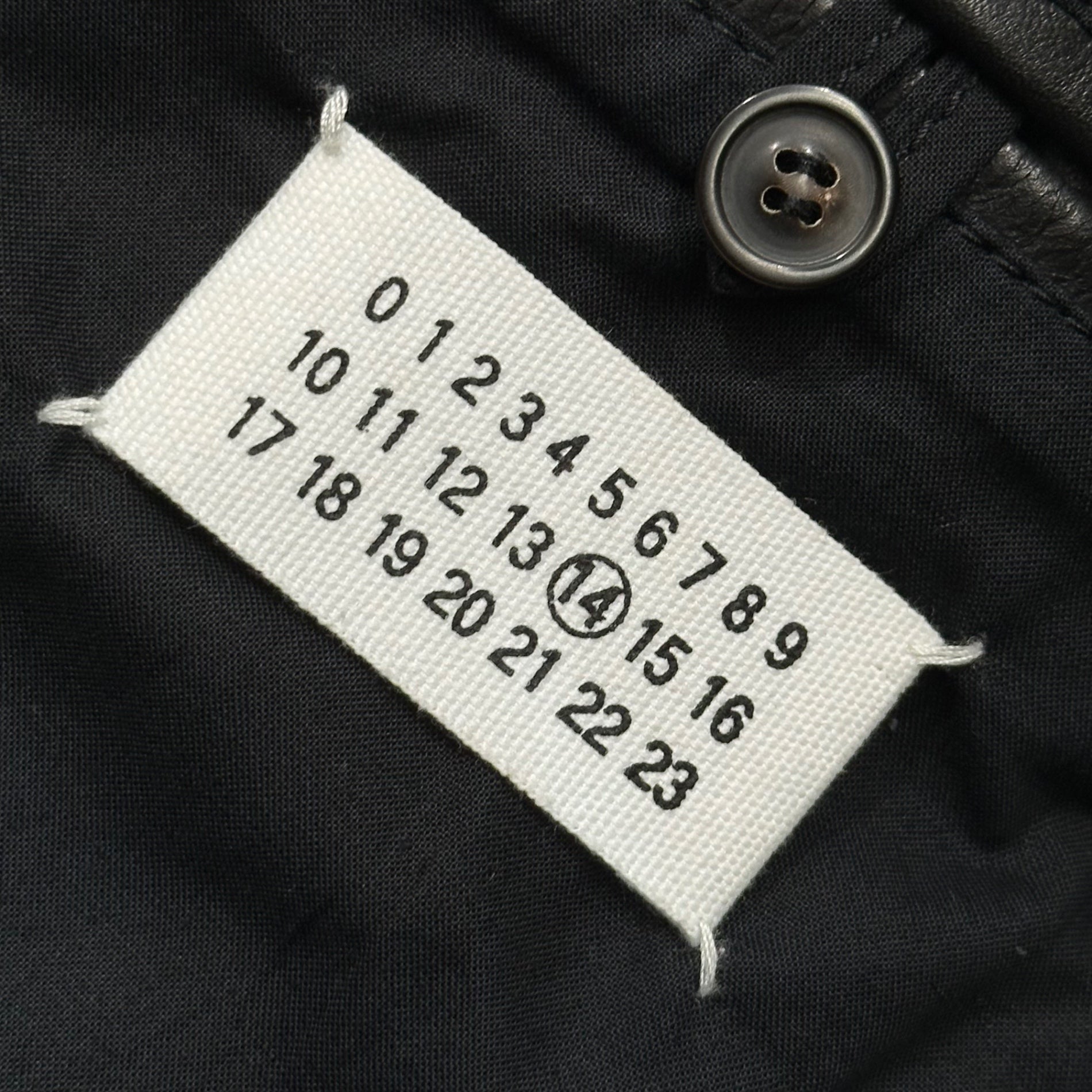 Maison Martin Margiela(メゾン マルタンマルジェラ) 2011AW 5-ZIP LEATHER JACKET - Cowhide 5ジップ ライダース ジャケット 牛革 S30AM0203 44(XS程度) ブラック レザー 八の字