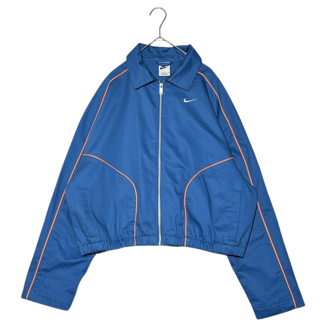 NIKE(ナイキ) AS W NSW STREET WVN JKT STAR BLUE バッグ スウッシュ ロゴ 刺繍 ショート丈 ブルゾン FN1941-402 L ブルー×オレンジ ジャケット