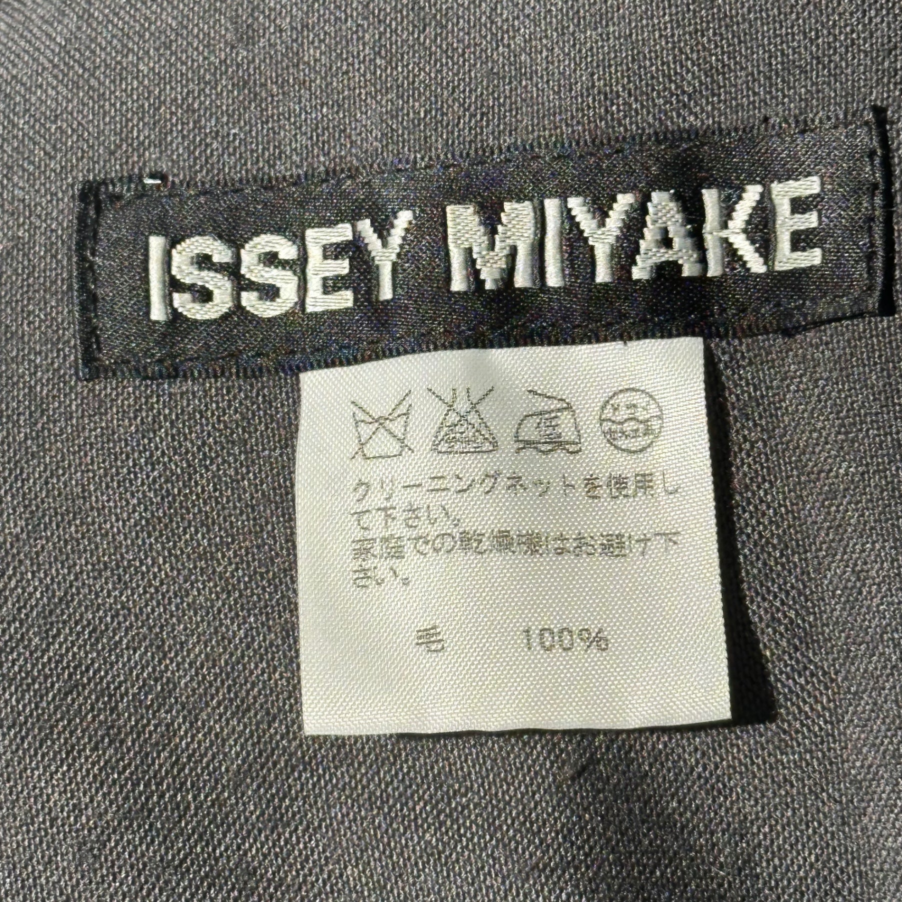 ISSEY MIYAKE(イッセイミヤケ) Wild Stitch Wide Wool Poncho Cape ワイルドステッチ ワイド ウール ポンチョ マント ME33AD014 FREE チャコールグレー