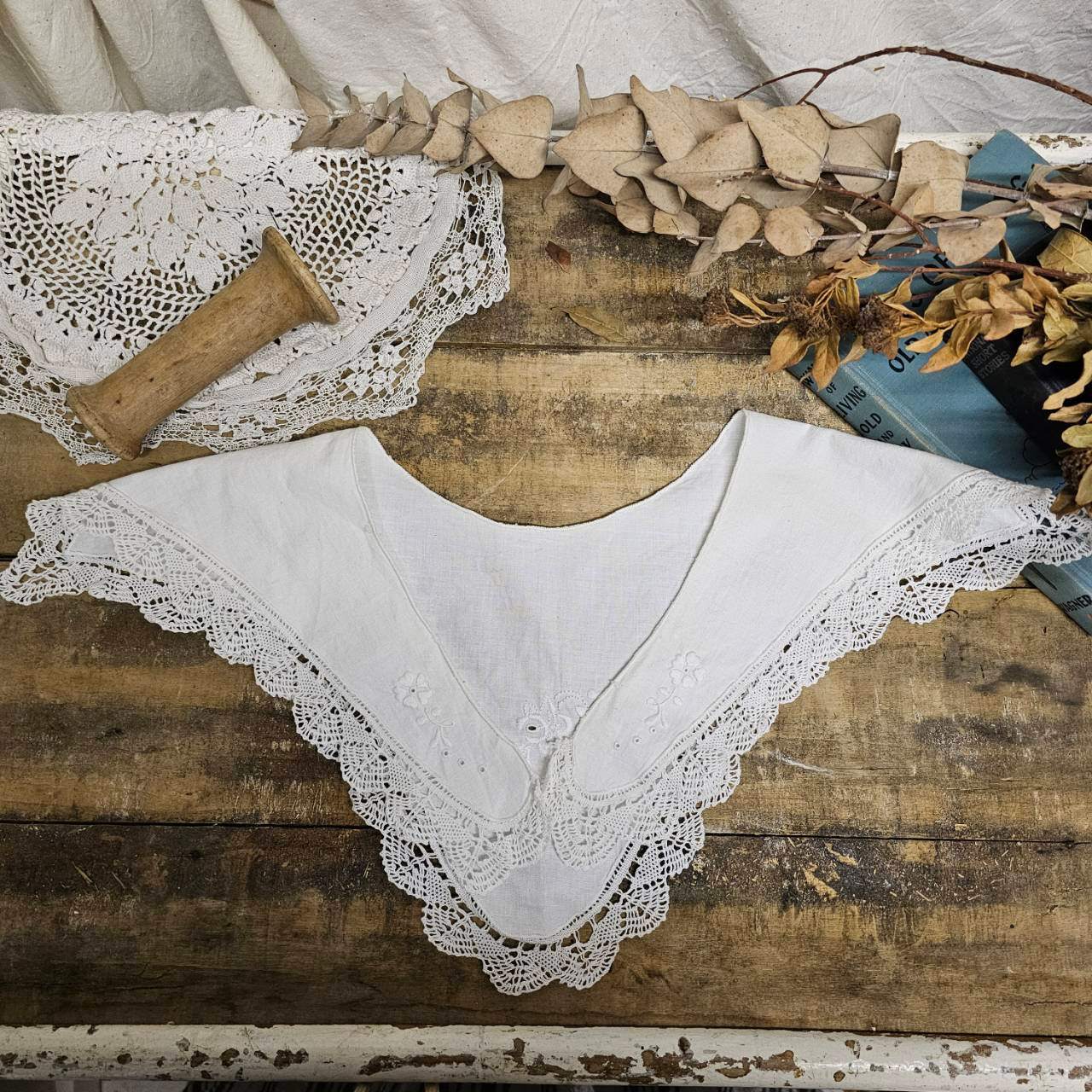 Euro vintage(ヨーロッパヴィンテージ) batten lace with stich collar バテンレースと刺繍の三角つけ襟 ホワイト / 未使用に近い
