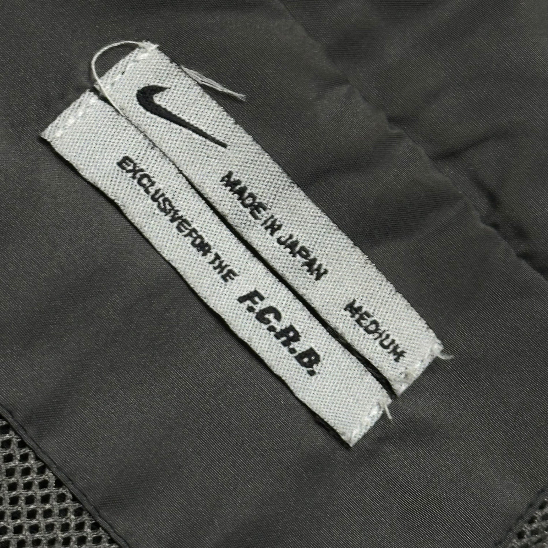 F.C.R.B. (エフシーレアルブリストル) 2000 AW Nylon Hooded Jacket ナイロン フーデッド ジャケット パーカー F0 KIS M カーキ×ブラック