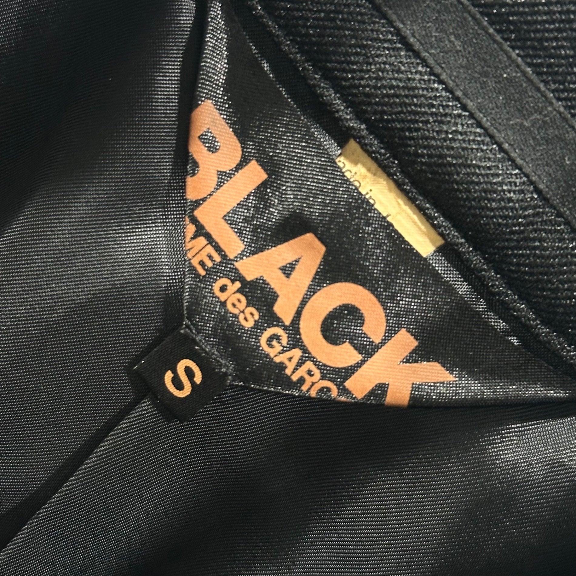 BLACK COMME des GARCONS(ブラックコムデギャルソン) 2022AW Polyester felted double-breasted trench coat with brown buttons ポリ縮絨 ブラウン ボタン トレンチコート 1J-C003 S ブラック×ブラウン AD2022