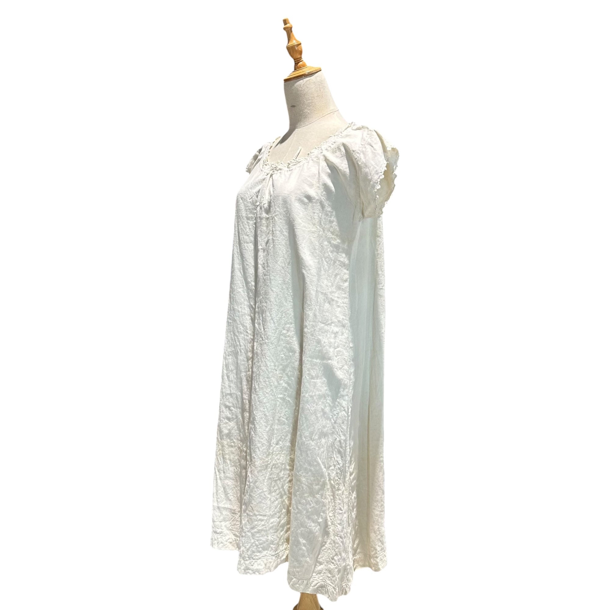 Euro antique(ヨーロッパアンティーク) 1900's～〘LINEN〙GG initials mini sleeve nighty イニシャル刺繍 ホームスパンリネンのナイティドレス ワンピース 表記無(M程度) アイボリー 20世紀初頭