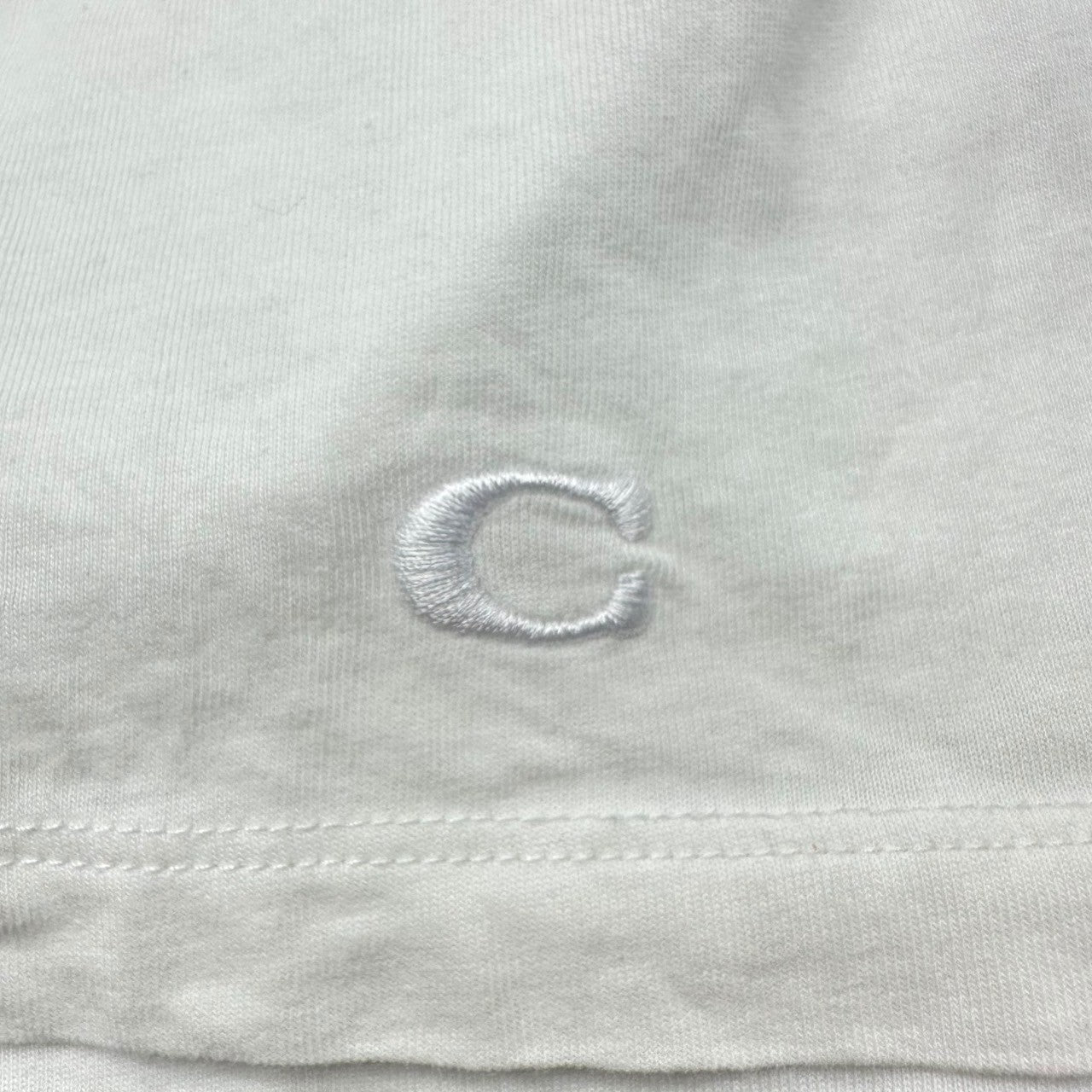 COACH(コーチ) Round Signature Logo T-Shirt ラウンド シグネチャー ロゴ Tシャツ サイズ表記切れ ホワイト×ベージュ