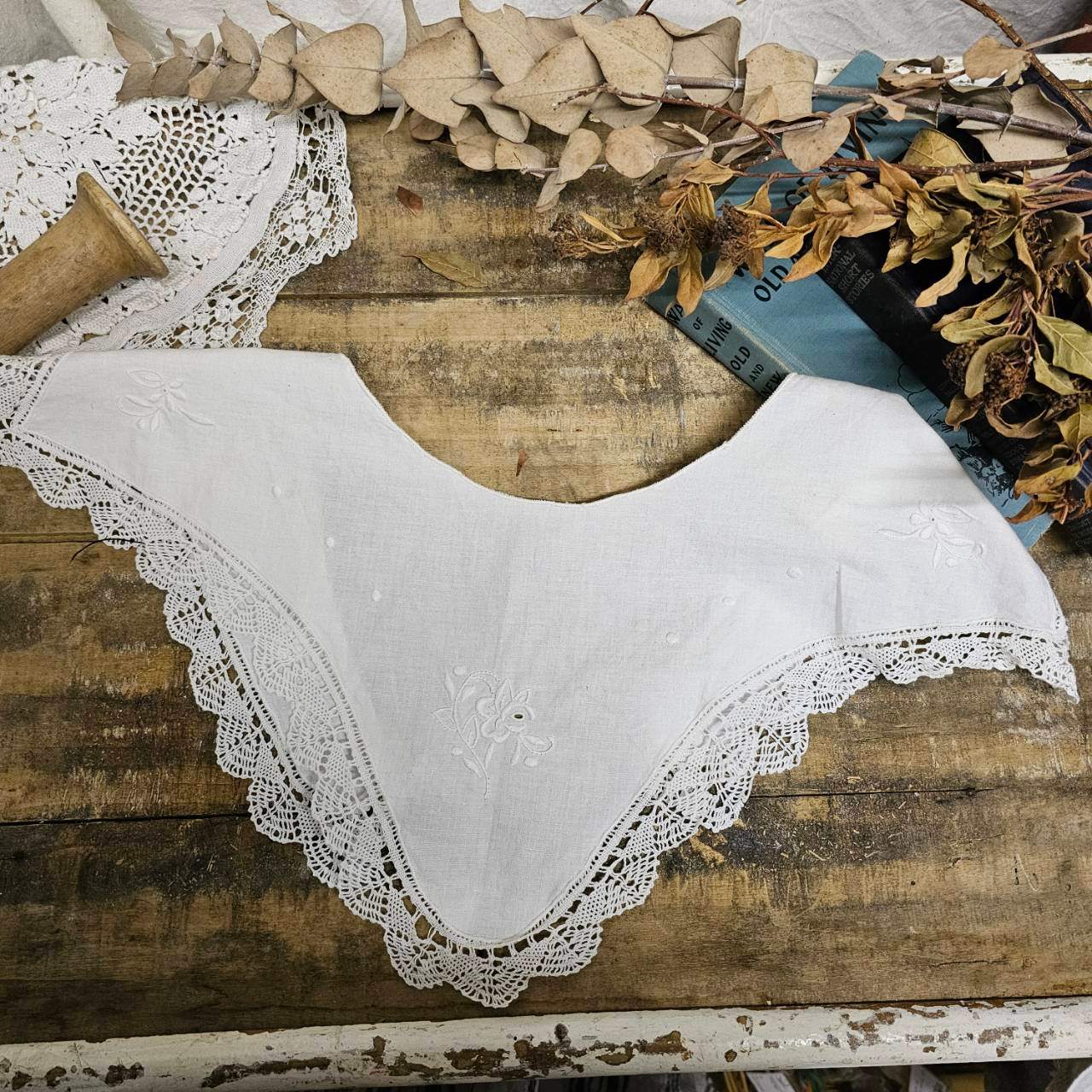 Euro vintage(ヨーロッパヴィンテージ) batten lace with stich collar バテンレースと刺繍の三角つけ襟 ホワイト / 未使用に近い