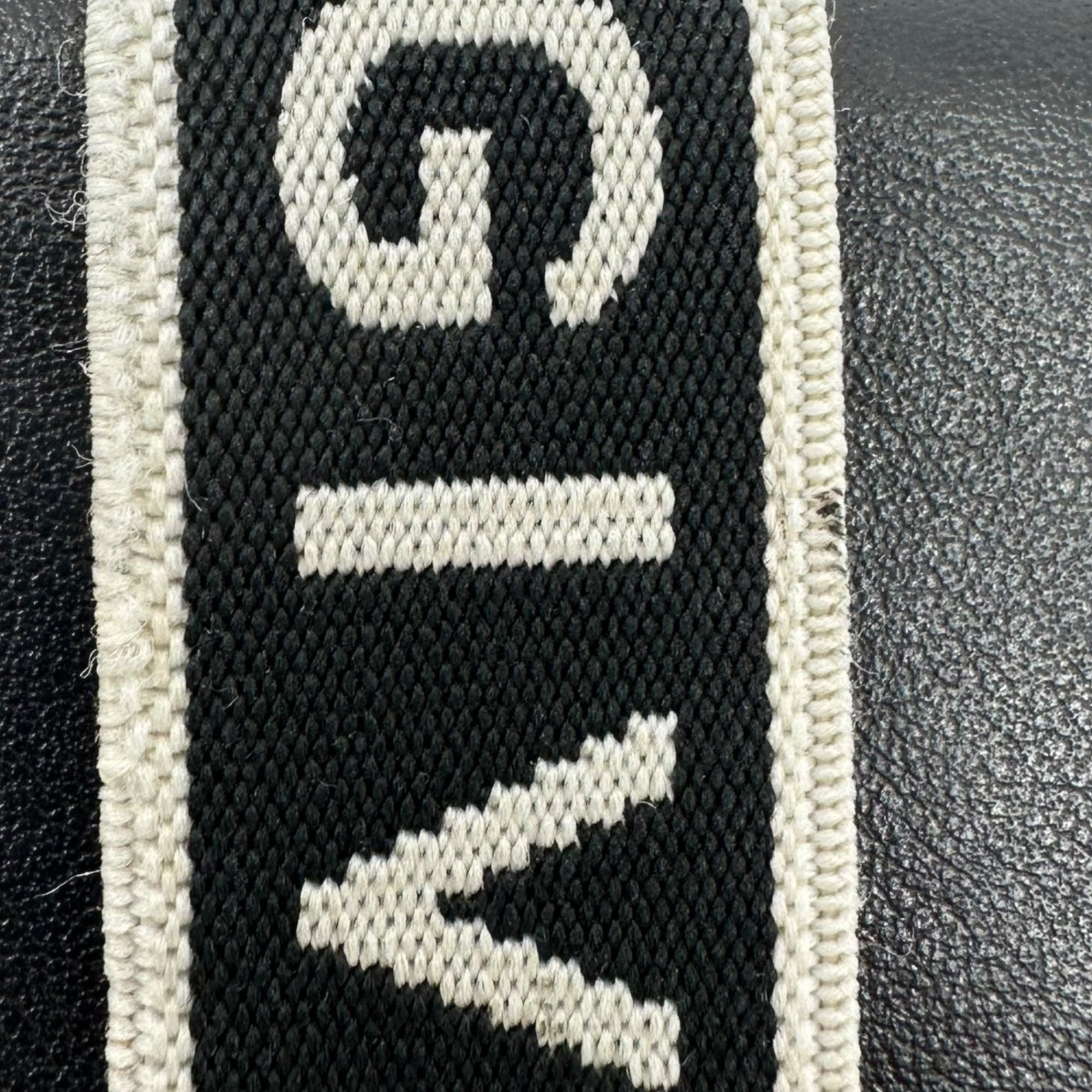 GIVENCHY(ジバンシィ) URBAN Clutch bag アーバン ロゴ バンド レザー クラッチ バッグ BB605HB0CQ 001 ブラック ウォレット 長財布