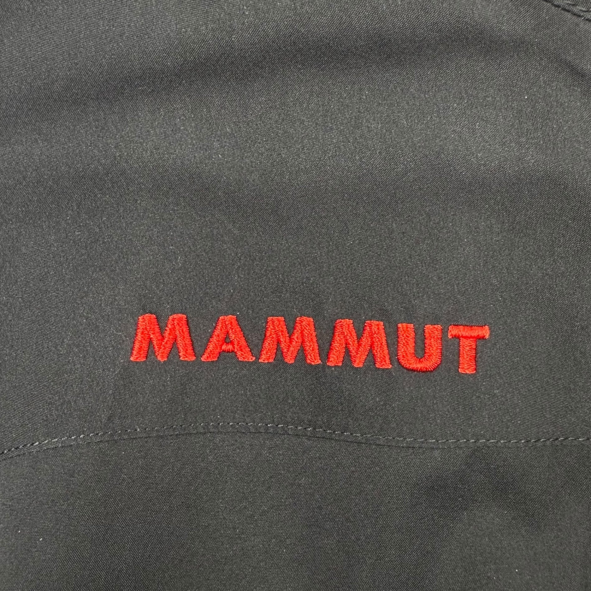 MAMMUT(マムート) Microlayer HS Hooded Jacket マイクロレイヤー ハードシェル フーデッド ジャケット 1010-29260 XS ブラック×レッド