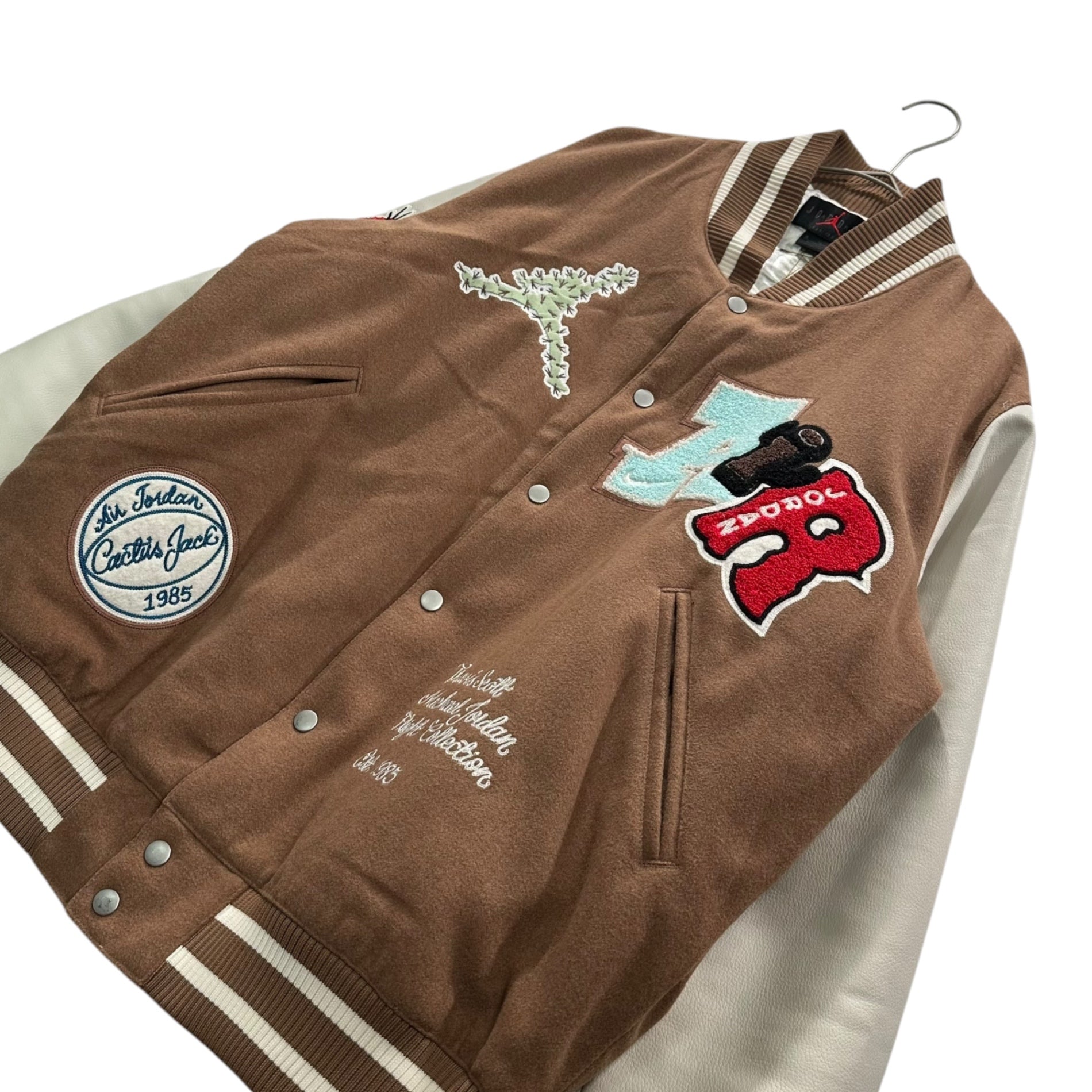 NIKE ナイキ ×Travis Scott Varsity Jacket スタジャン ワッペン ブラウン DO4103-256 NIKE×Travis Scott(ナイキ×トラヴィススコット) Travis Scott Varsity
