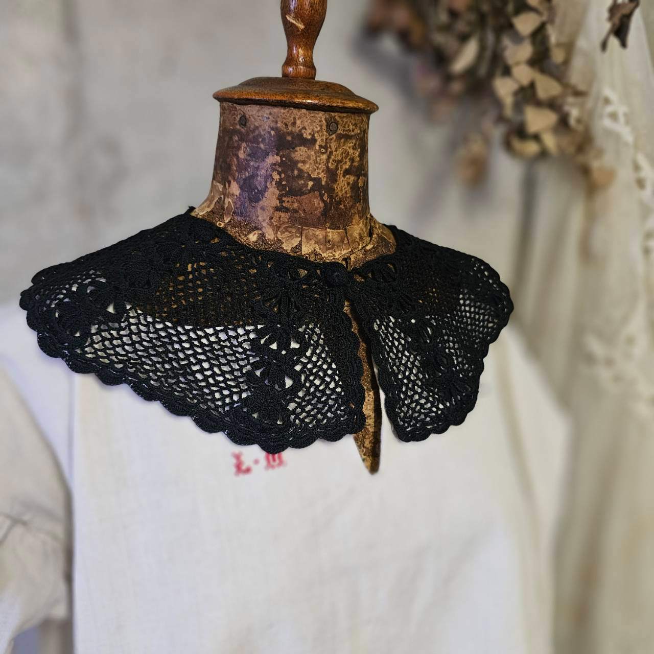 Euro vintage(ヨーロッパヴィンテージ) crochet lace collar クロッシェ編みレースのクラシカルなつけ襟 未使用に近い/後染め加工 ブラック