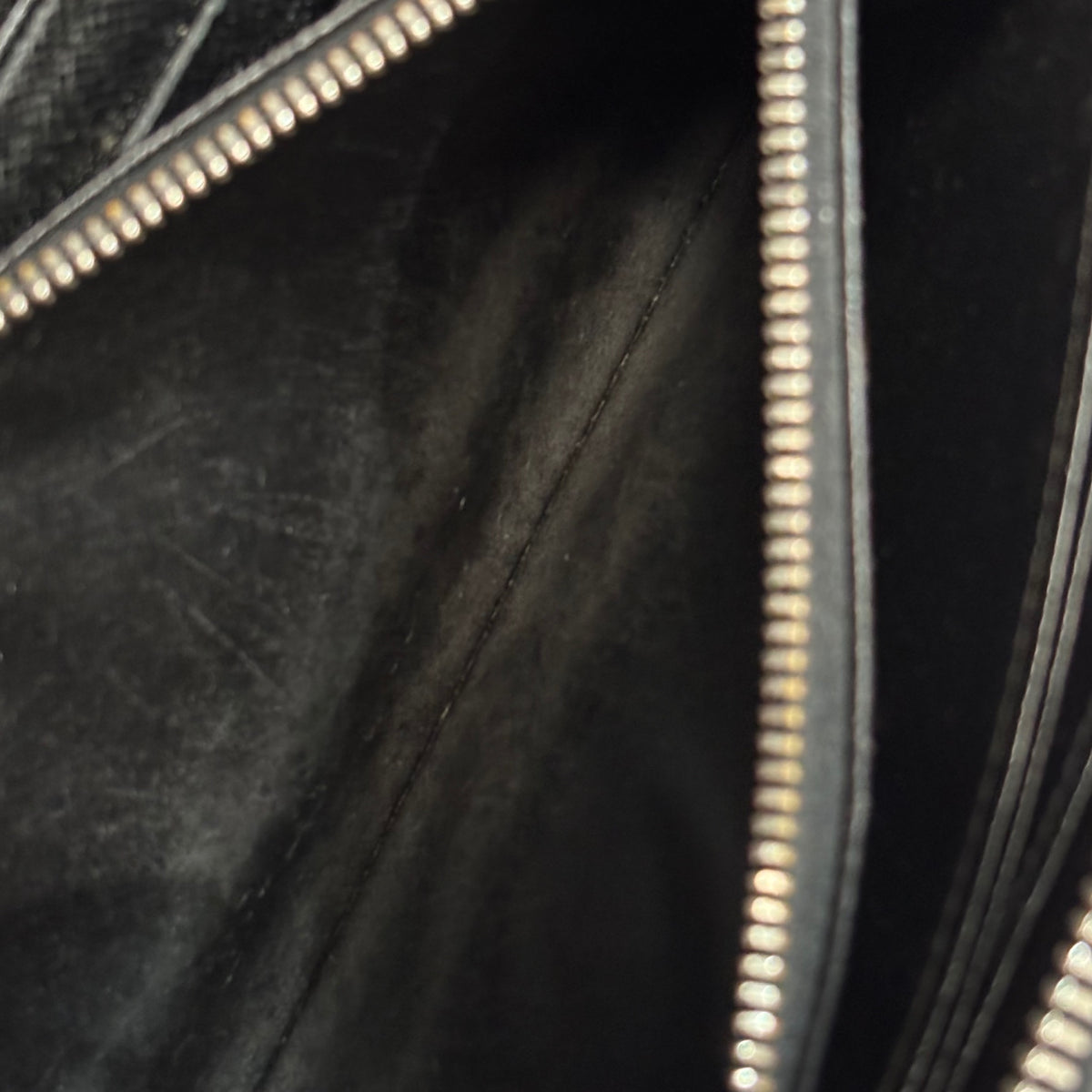 LOUIS VUITTON(ルイヴィトン) Zippy Wallet - Epi Noir ジッピー ウォレット エピ ノワール M61857 ブラック CA4150 長財布 ラウンド ジップ
