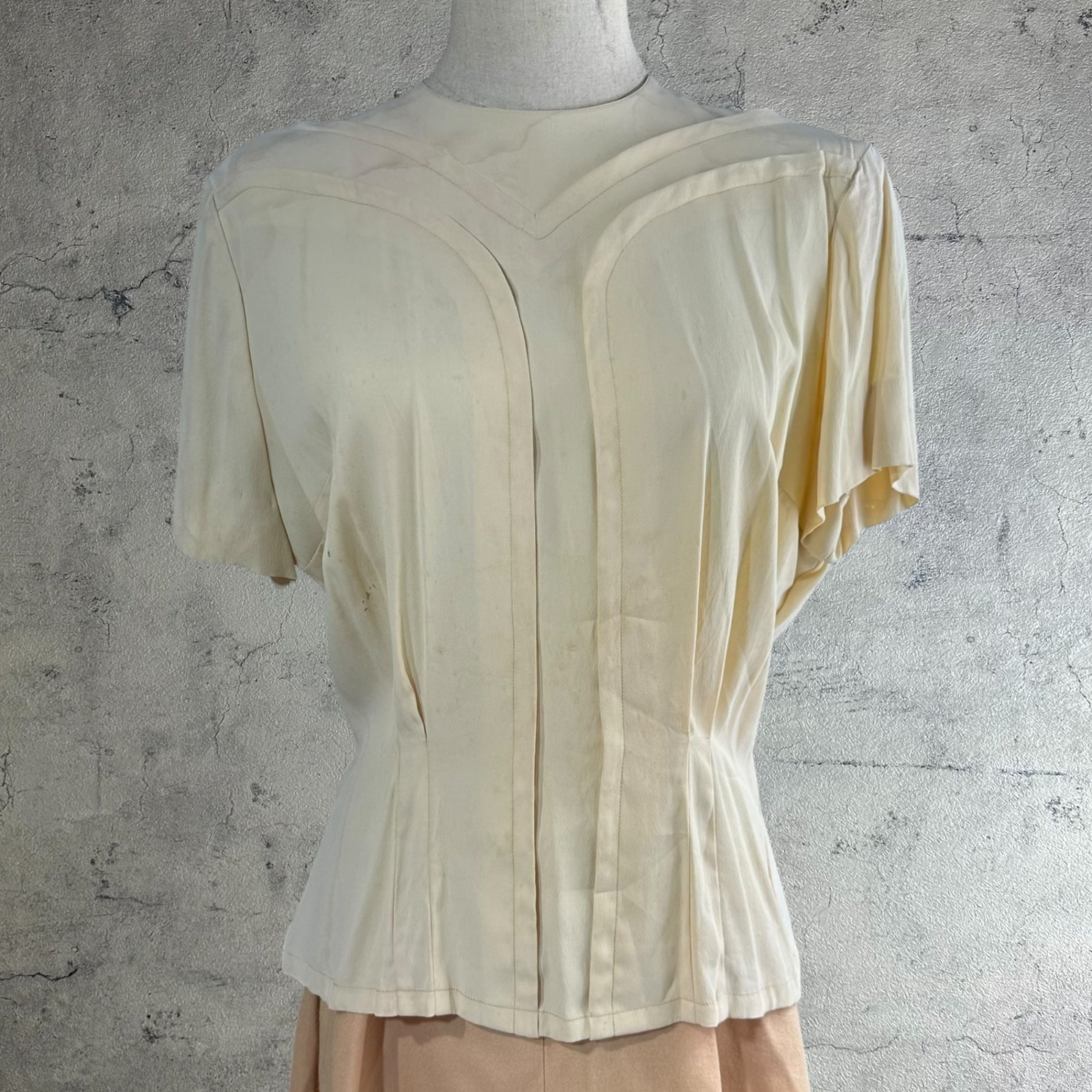 VINTAGE(ヴィンテージ) front design blouse デザインカットソー 後ろボタン 表記無し(Mサイズ程度) ベージュ / 小穴有