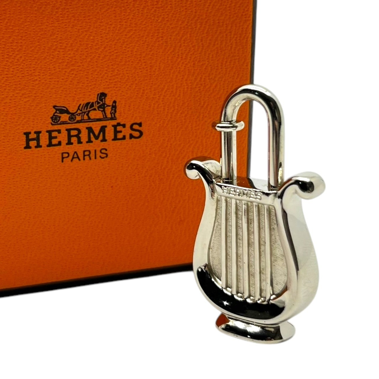 HERMES(エルメス) 1996年限定 La Musique Harp Cadena Charm ハープ カデナ チャーム 年間テーマ 「la Musique」 音楽 箱付 ペンダントトップにも シルバー