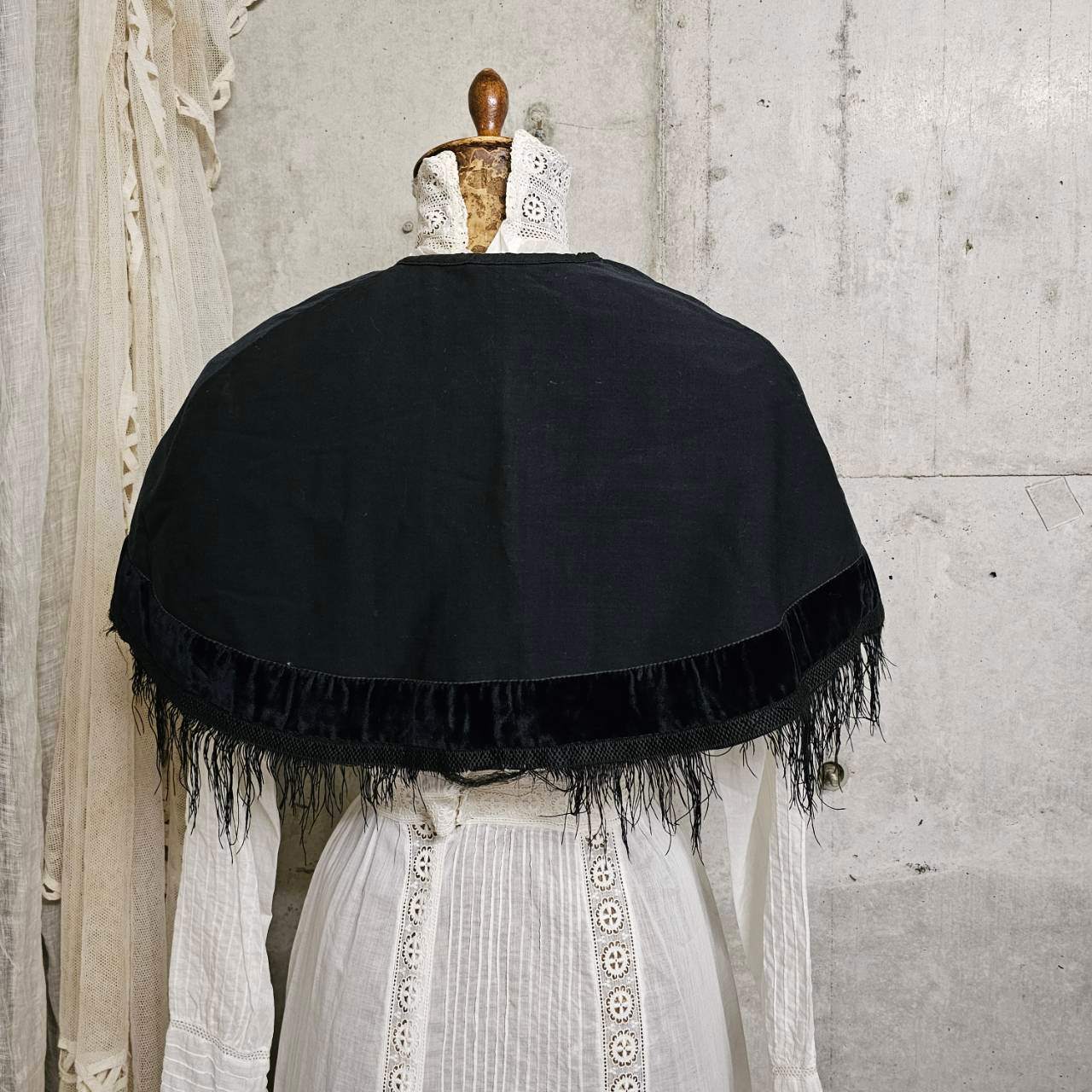 Euro antique(ヨーロッパアンティーク) 1900~20's France cape with fringe フリンジ付きケープ つけ襟 首元38cm/総丈30cm ブラック