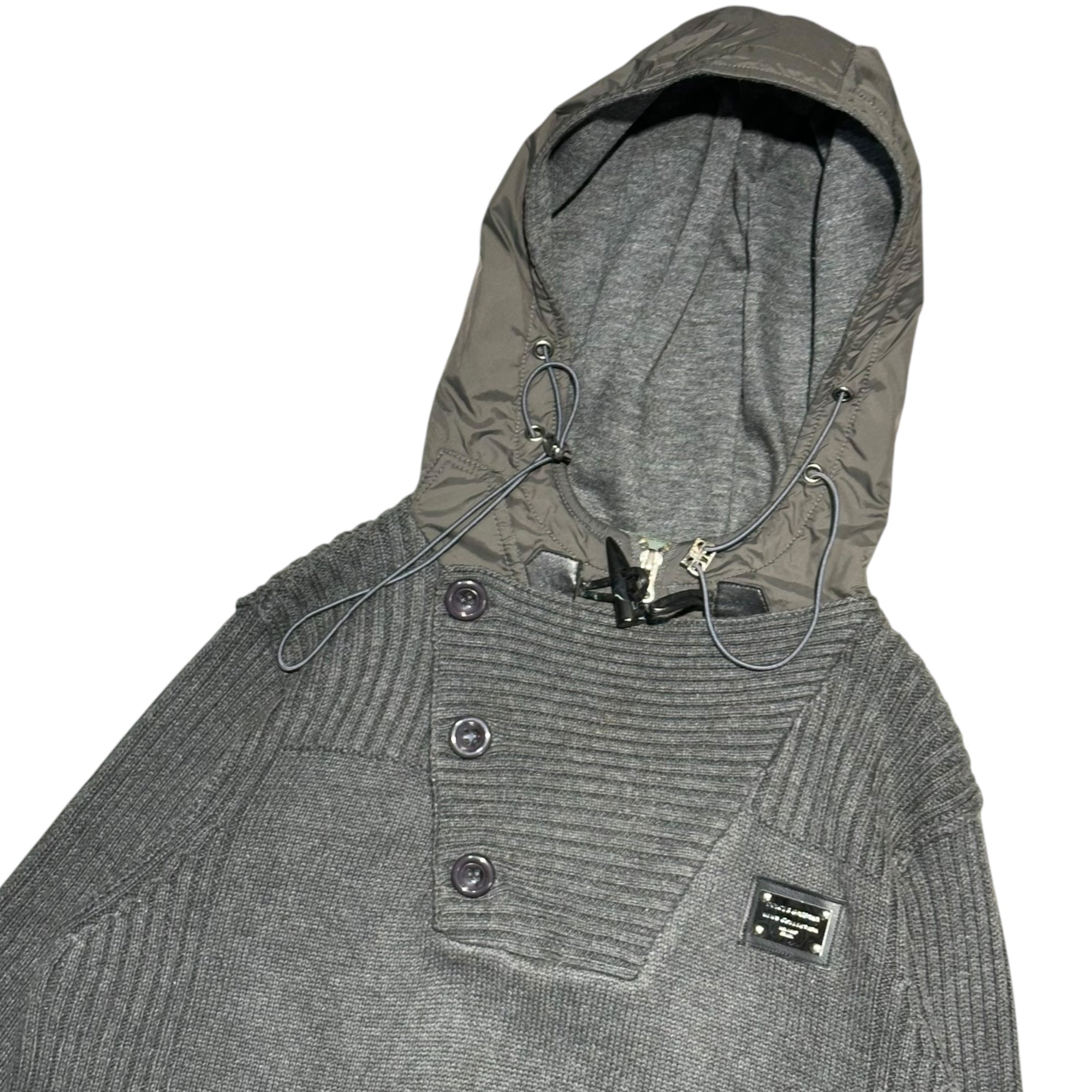 DOLCE&GABBANA(ドルチェ&ガッバーナドルガバ) Logo plate mixed material switching half zip knit ロゴプレート 異素材 切替 ハーフ ジップ ニット グレー