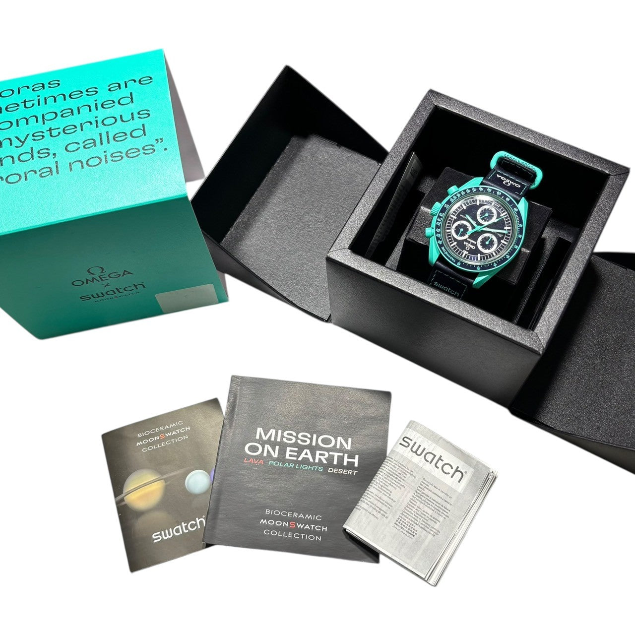 OMEGA×SWATCH(オメガ×スウォッチ) Bioceramic Moonswatch Mission On Earth "Polar Lights" バイオセラミック ムーンスウォッチ ミッション オン アース "ポーラライツ"  SO33L103 ダークブルー×ターコイズブルー アナログ 腕時計