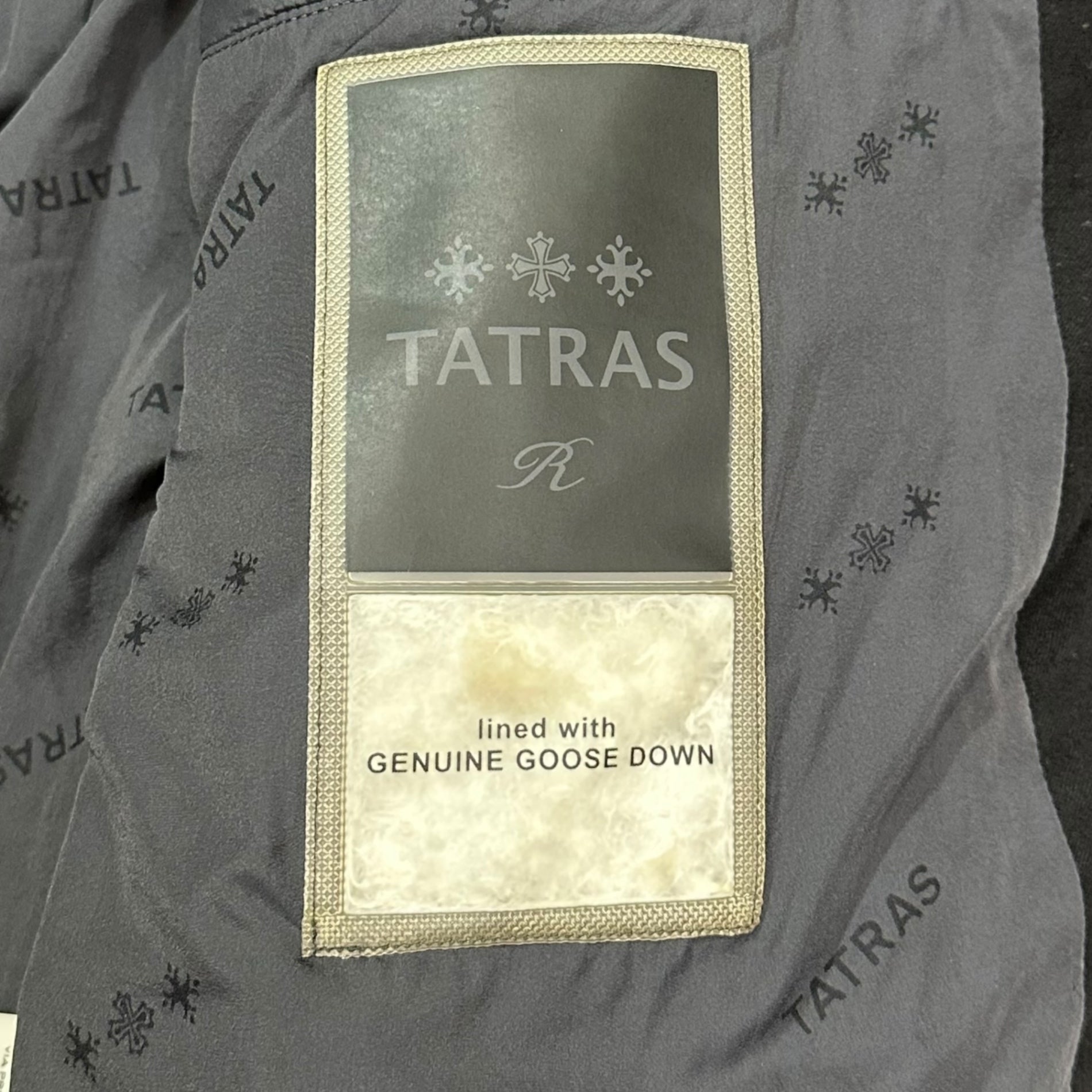 TATRAS(タトラス) 21AW R Line DOMIZIANO Wool Silk Hooded Down Jacket Rライン ドミッツィアーノ ウール シルク フーデッド ダウン ジャケット MTAT21A4289-D 03(L程度) ブラック