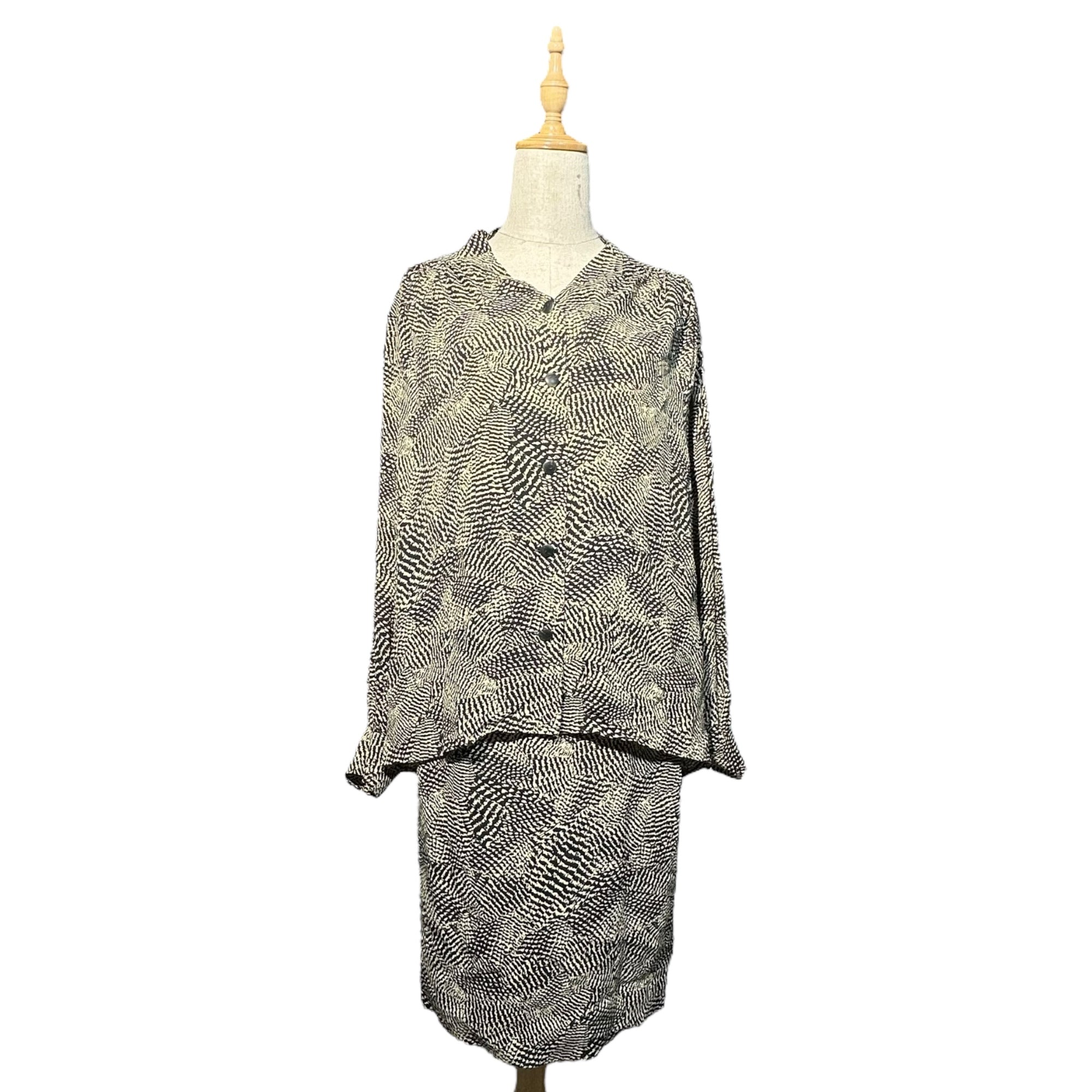 YVES SAINT LAURENT(イヴサンローラン) Open-collar all-over print blouse オープンカラー 総柄 ブラウス スカート セットアップ HTA64-681 TOP：34(XS程度) BOTTOM：36(S程度) ベージュ×ブラック