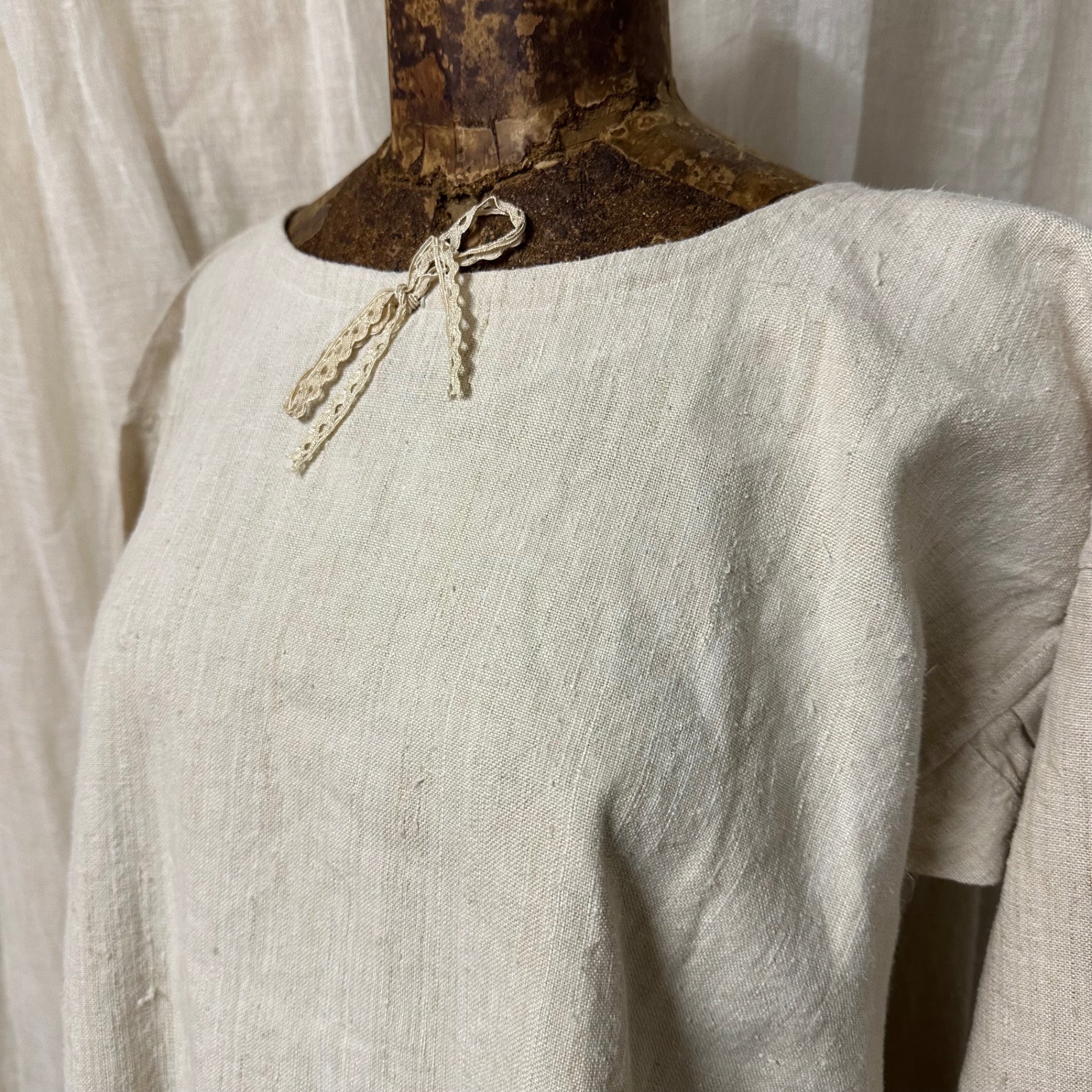 Euro antique(ヨーロッパアンティーク) 00's~thick〘LINEN〙with lace